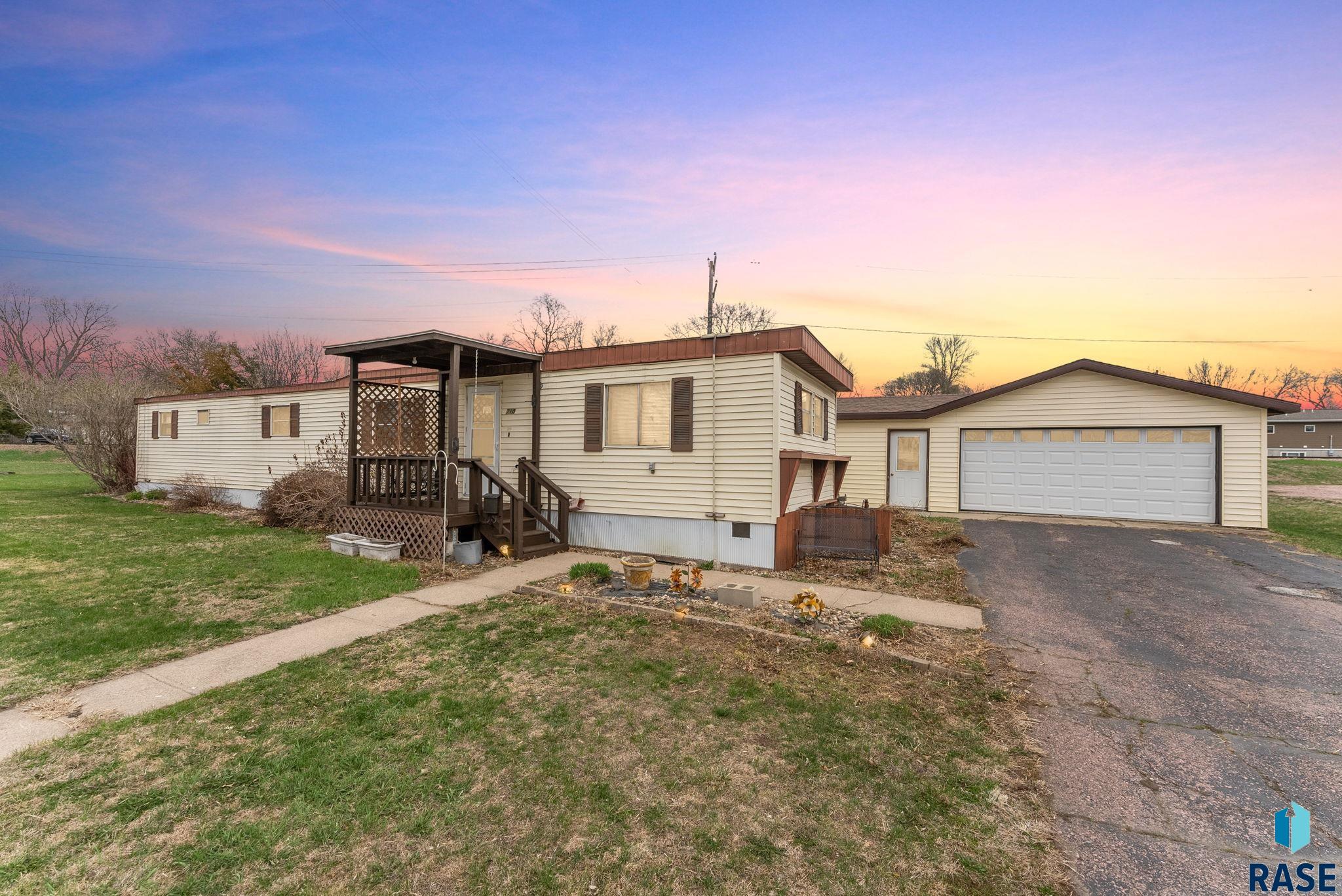 710 E 4th St Street, Dell Rapids, New Jersey image 1
