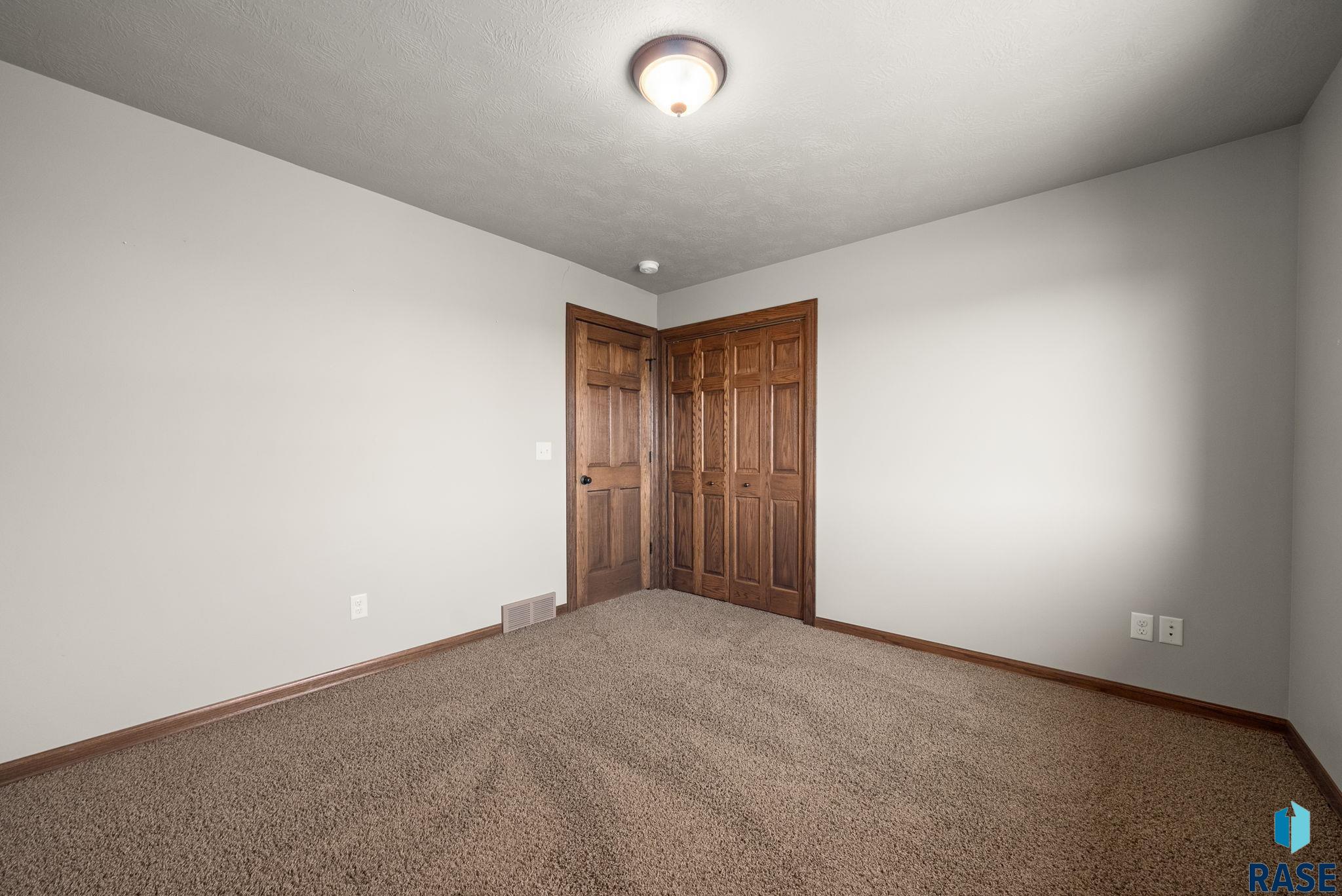 4304 W Shipton St Street, Sioux Falls, South Dakota image 12
