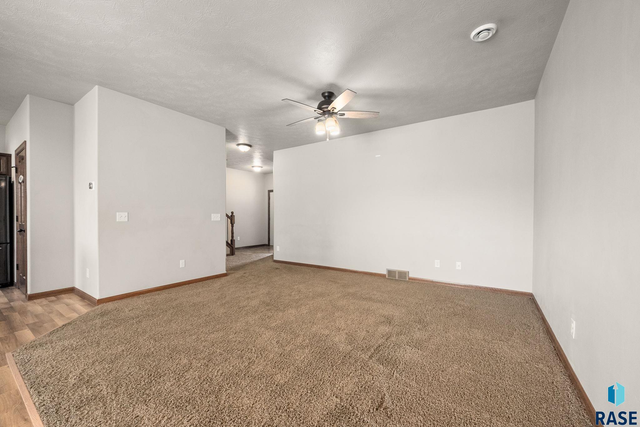 4304 W Shipton St Street, Sioux Falls, South Dakota image 2