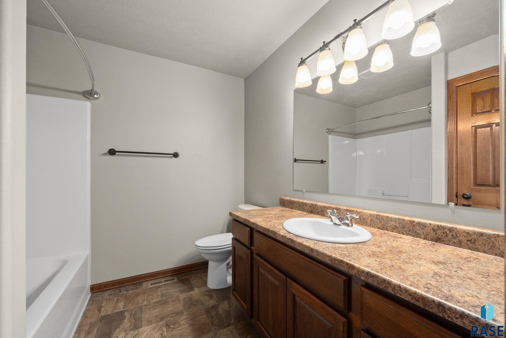 4304 W Shipton St Street, Sioux Falls, South Dakota image 10