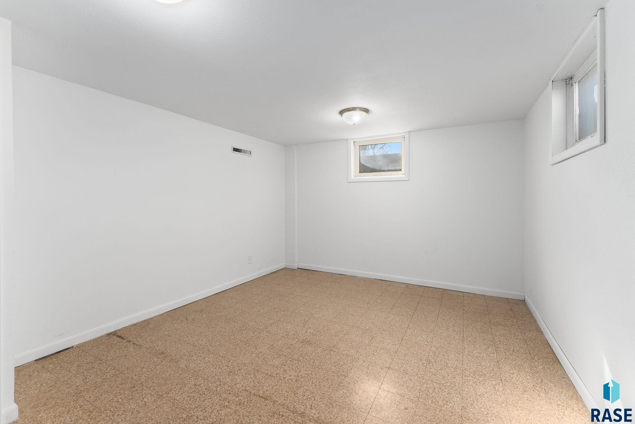 2700 E 13th St Street, Sioux Falls, South Dakota image 22