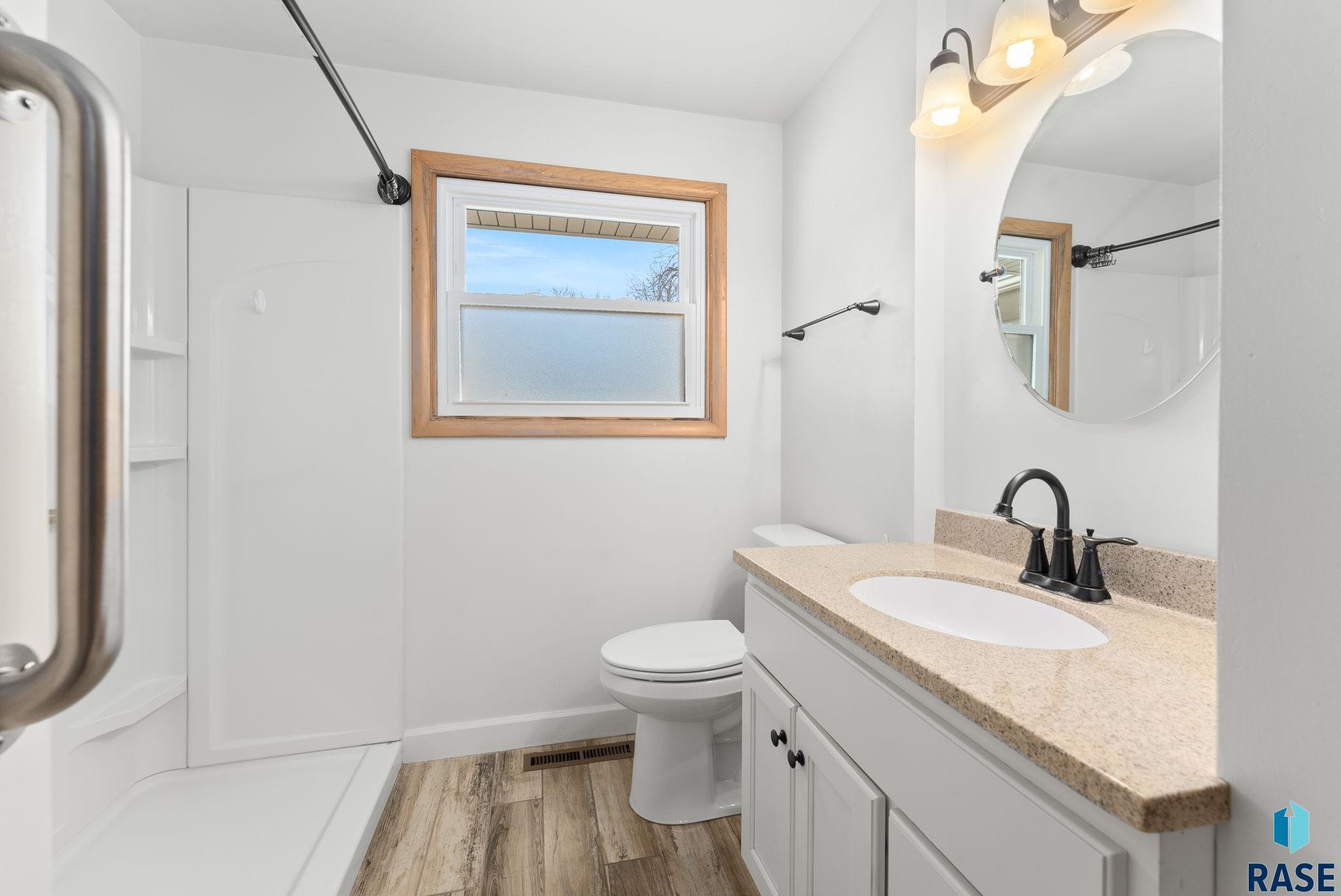2700 E 13th St Street, Sioux Falls, South Dakota image 25