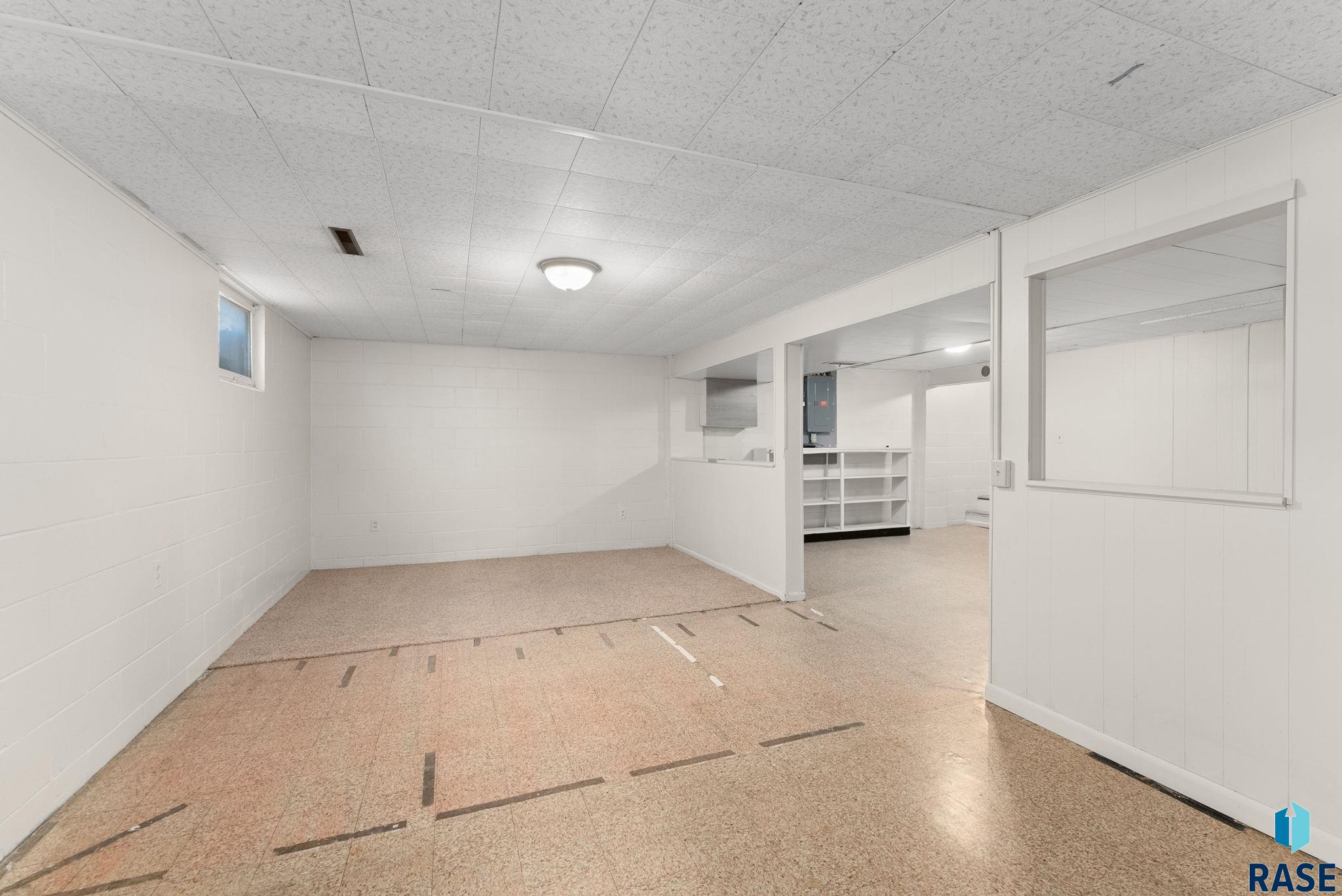 2700 E 13th St Street, Sioux Falls, South Dakota image 20