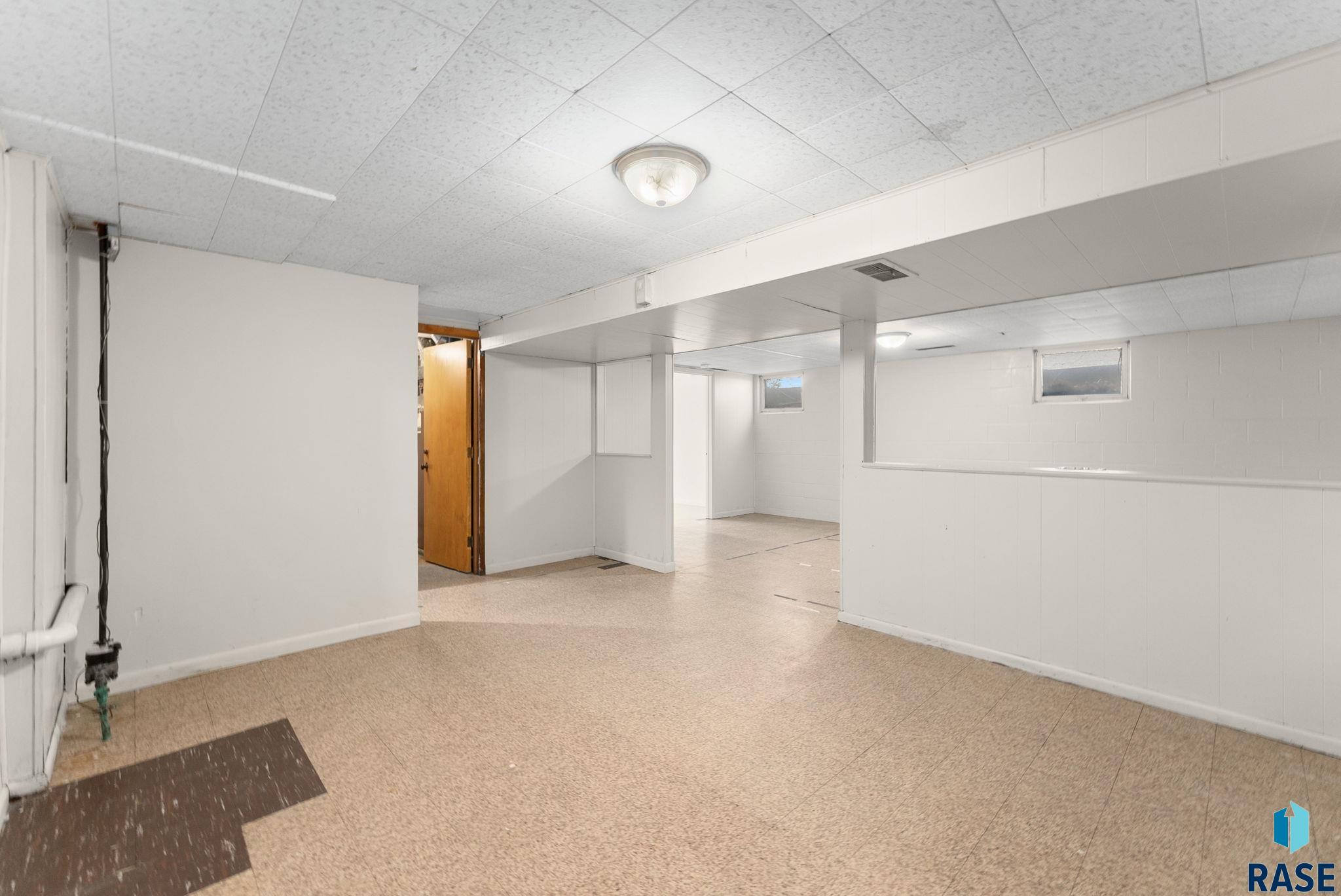 2700 E 13th St Street, Sioux Falls, South Dakota image 18