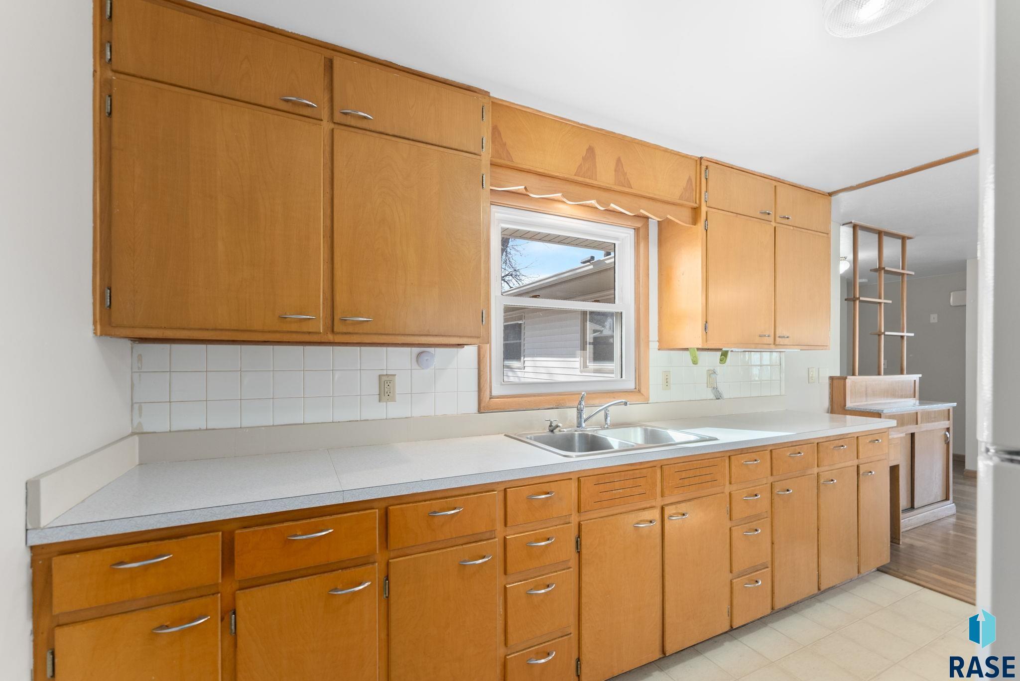 2700 E 13th St Street, Sioux Falls, South Dakota image 8