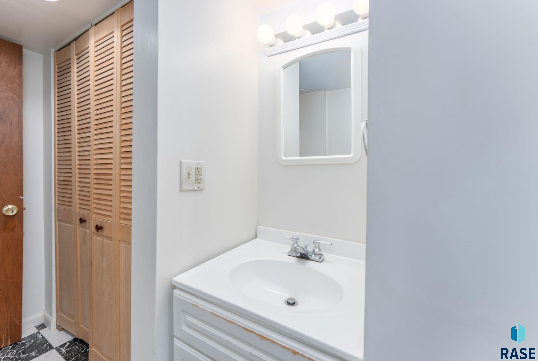 2700 E 13th St Street, Sioux Falls, South Dakota image 24