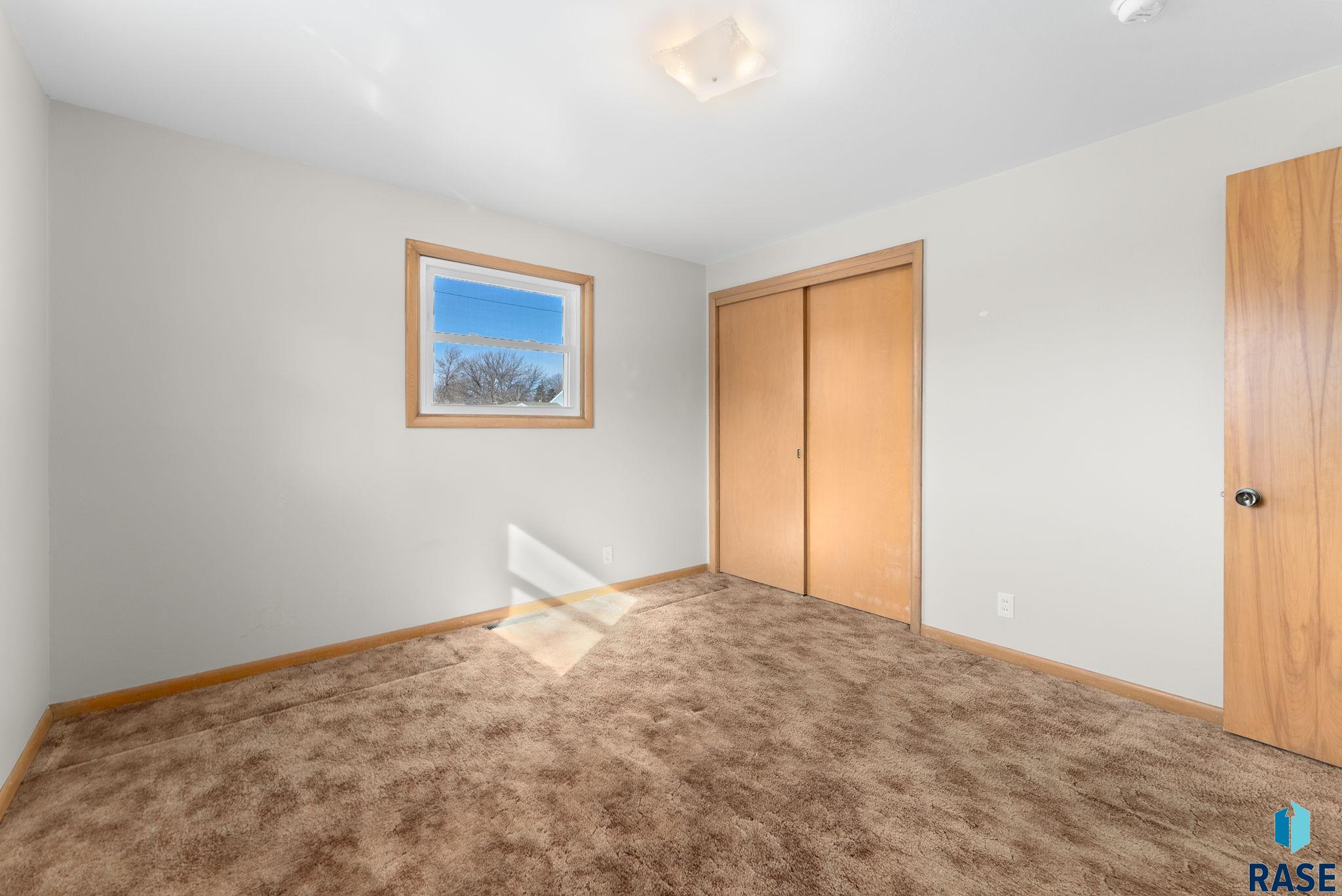 2700 E 13th St Street, Sioux Falls, South Dakota image 13