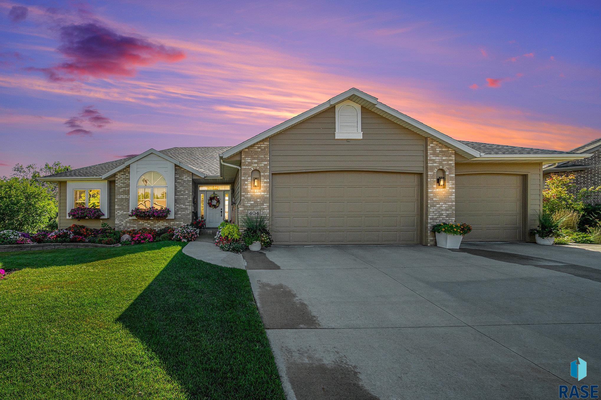 404 N Riverwood Cir Circle, Brandon, South Dakota image 1