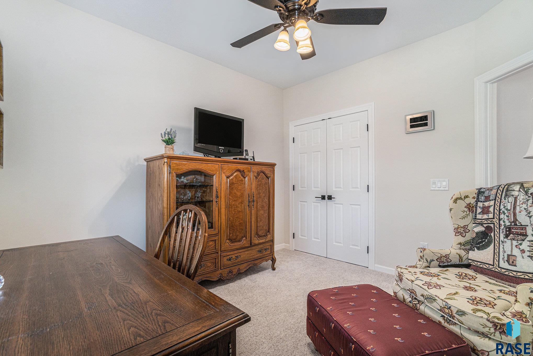 404 N Riverwood Cir Circle, Brandon, South Dakota image 36