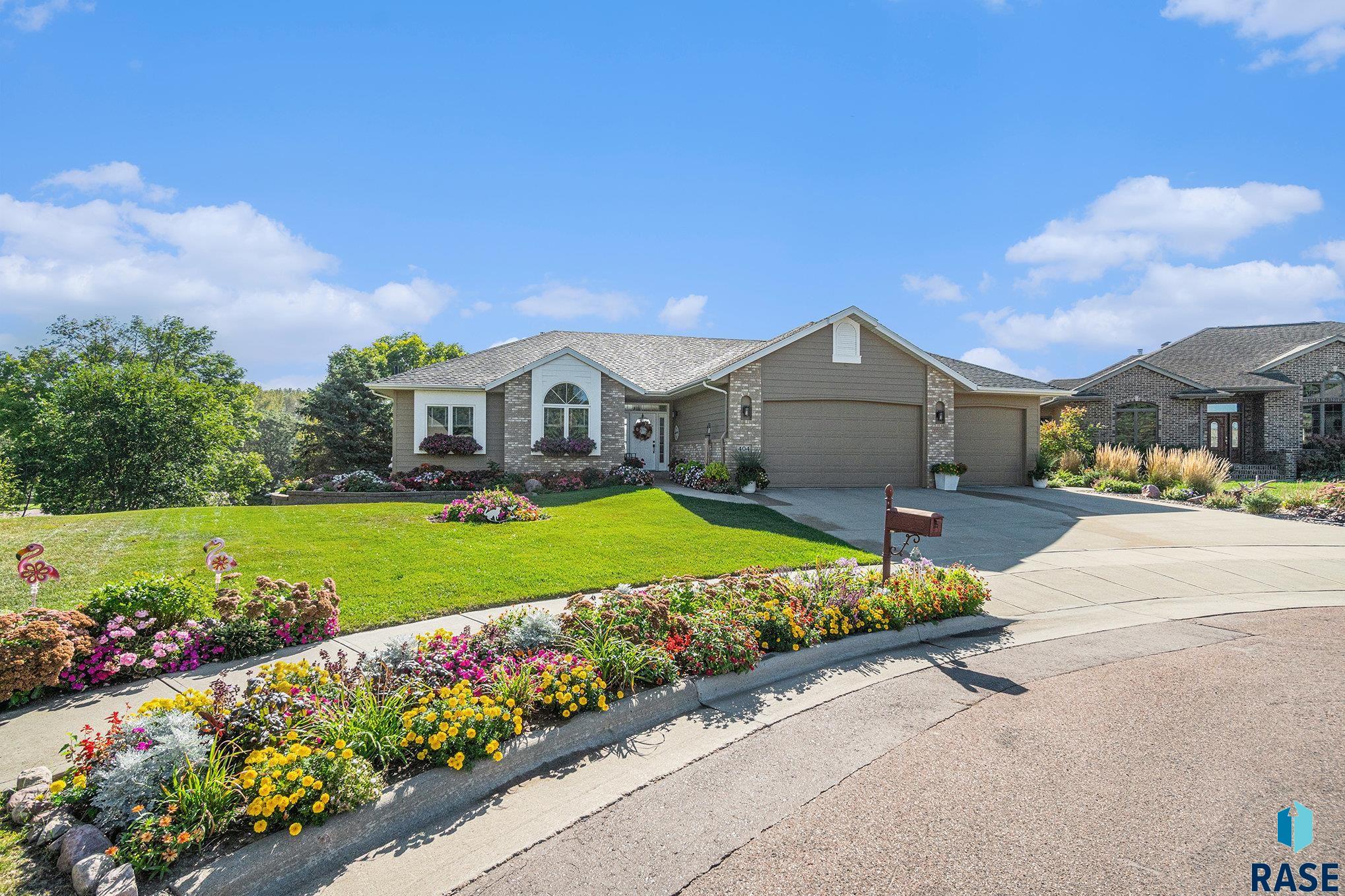 404 N Riverwood Cir Circle, Brandon, South Dakota image 2