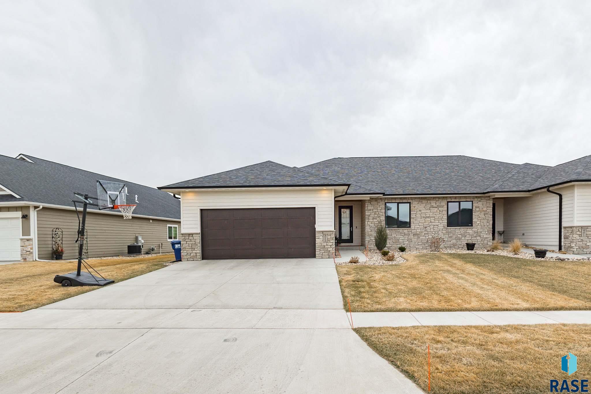 313 N Wildcat Dr Drive, Sioux Falls, South Dakota image 1