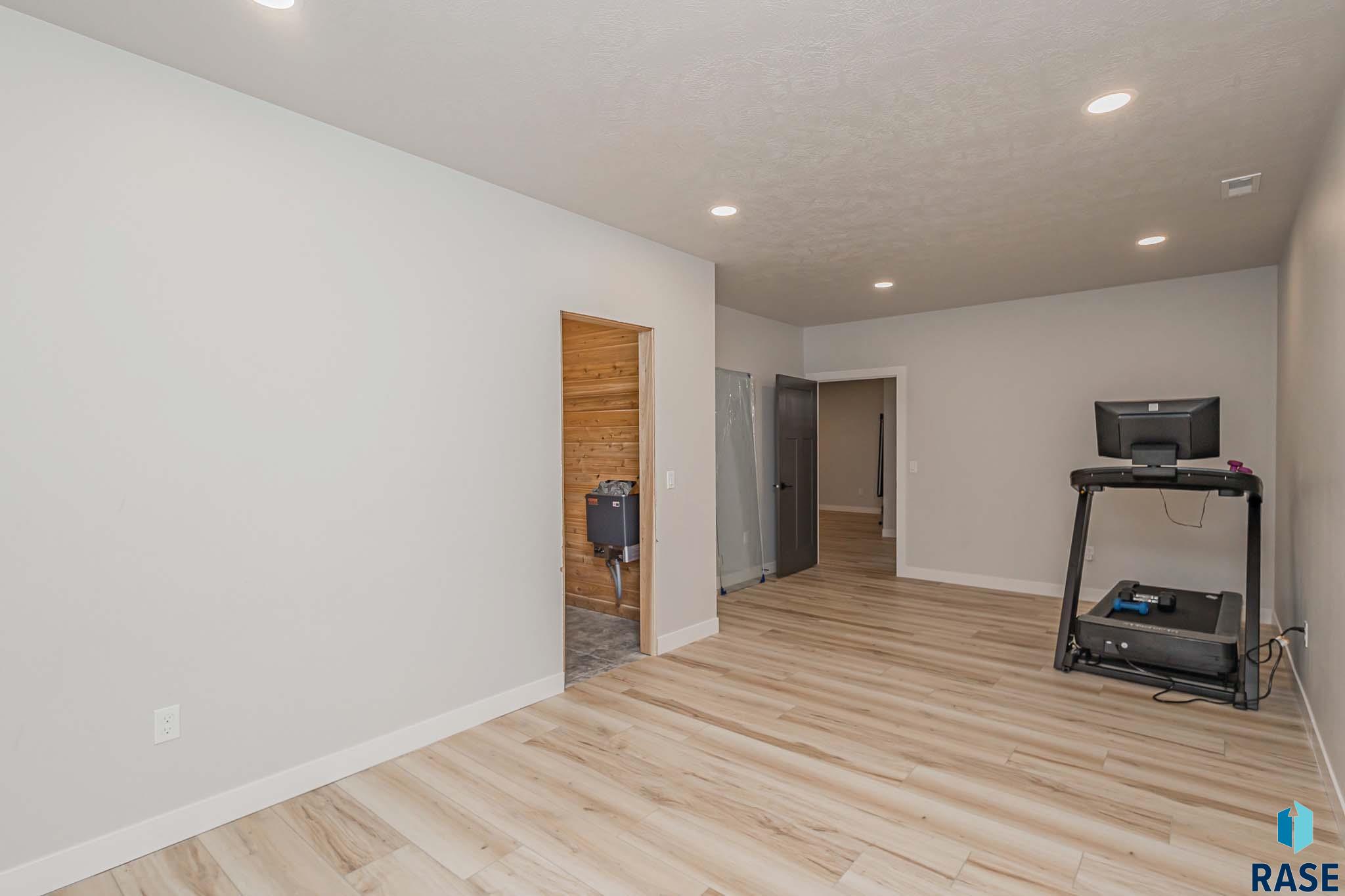 313 N Wildcat Dr Drive, Sioux Falls, South Dakota image 44