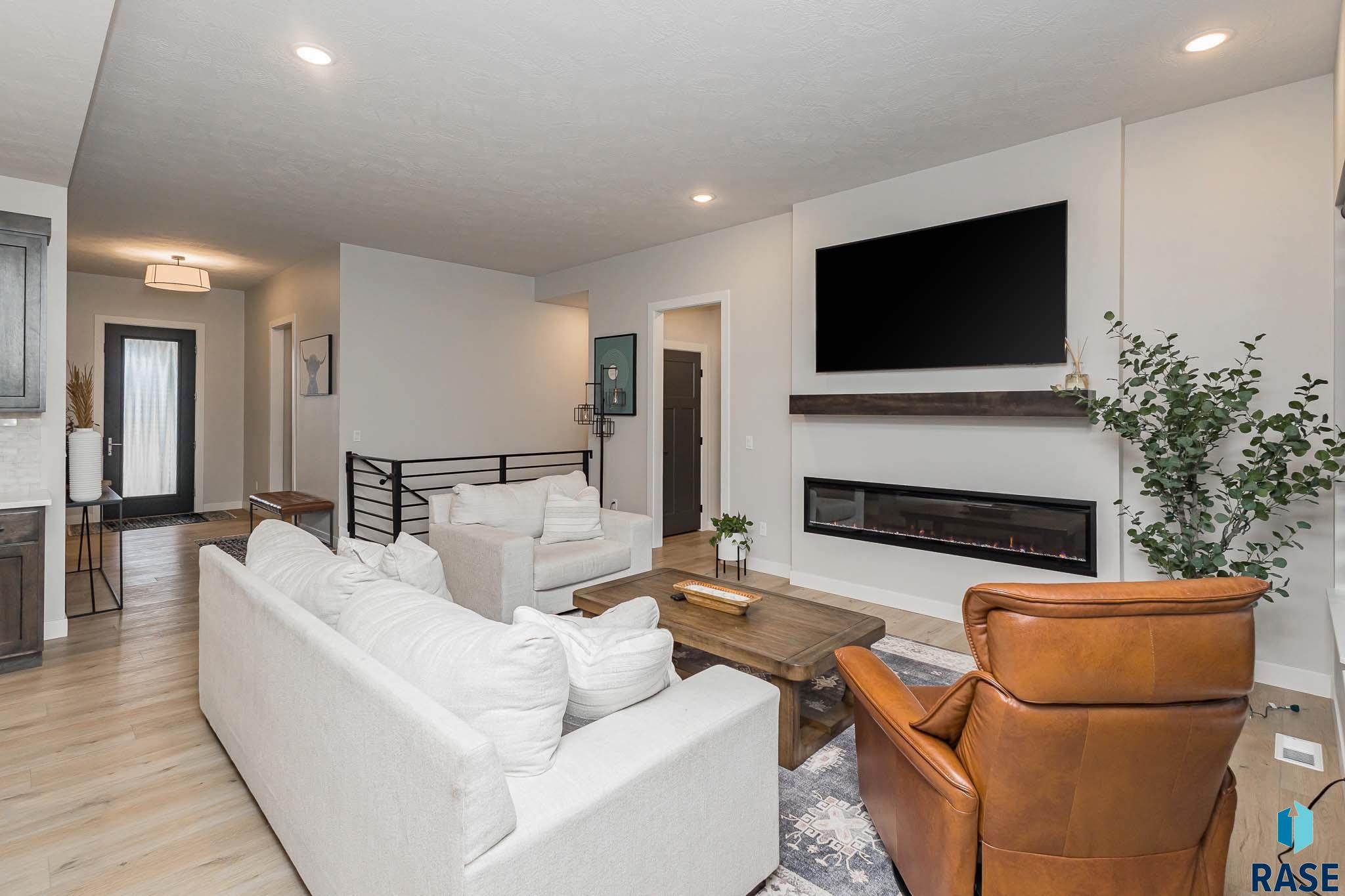 313 N Wildcat Dr Drive, Sioux Falls, South Dakota image 2