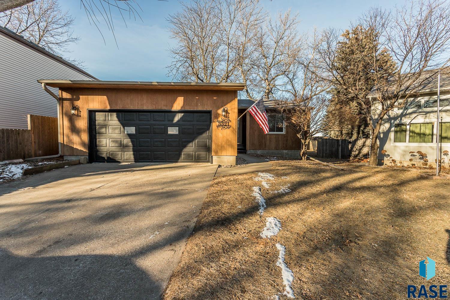 3321 E Manor Cir Circle, Sioux Falls, New Jersey image 2