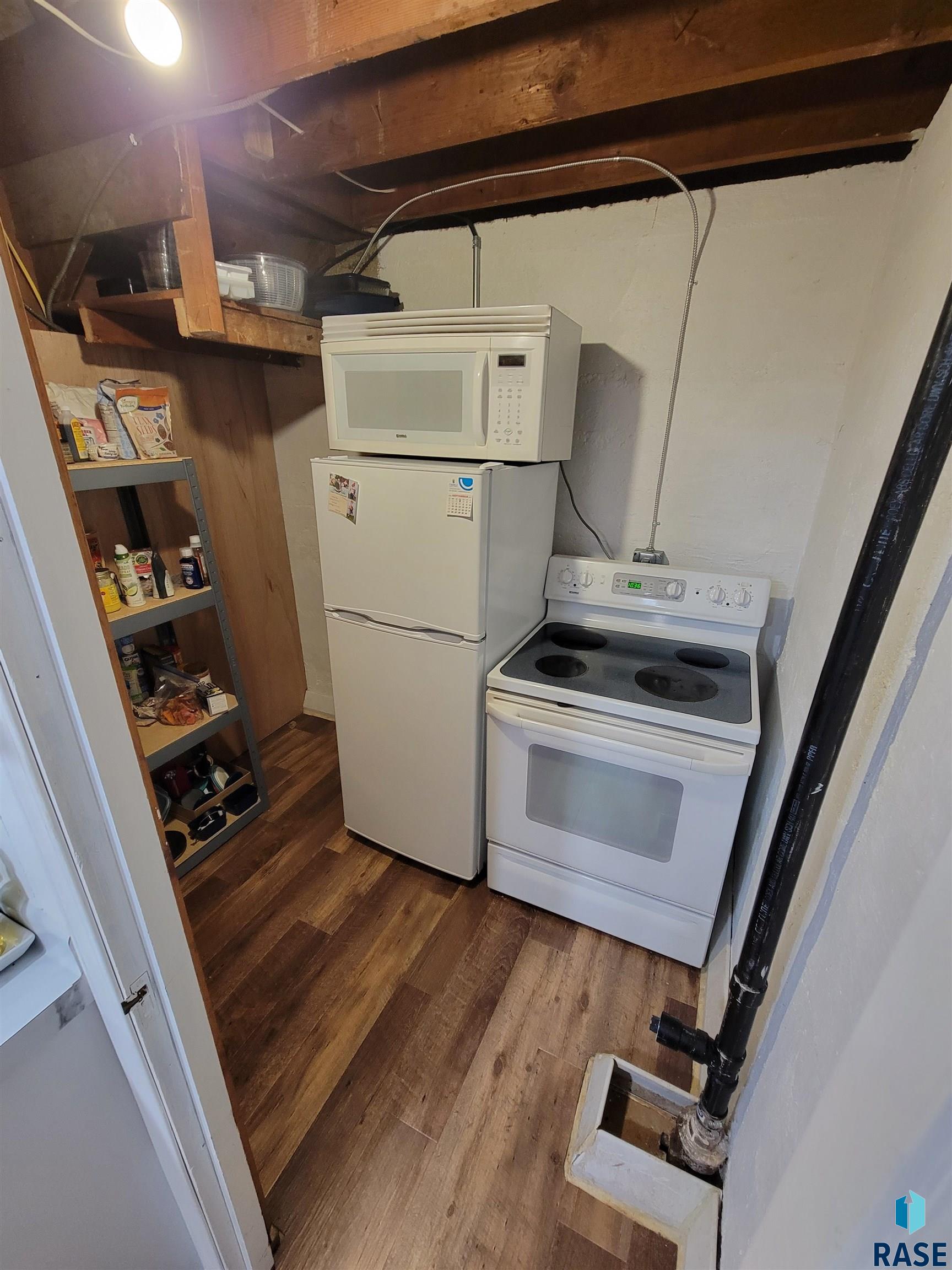 Sioux Falls, South Dakota 57103, United States, 3 Bedrooms Bedrooms, ,2 BathroomsBathrooms,Residential,Contingent,82001