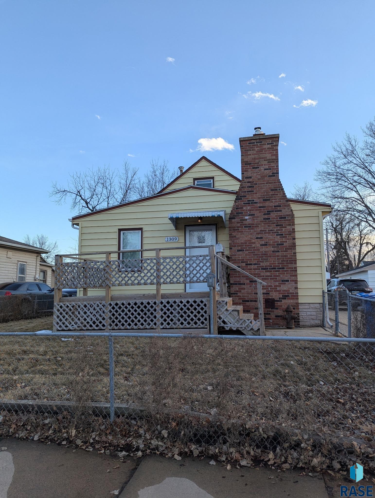 Sioux Falls, South Dakota 57103, United States, 3 Bedrooms Bedrooms, ,2 BathroomsBathrooms,Residential,Contingent,82001