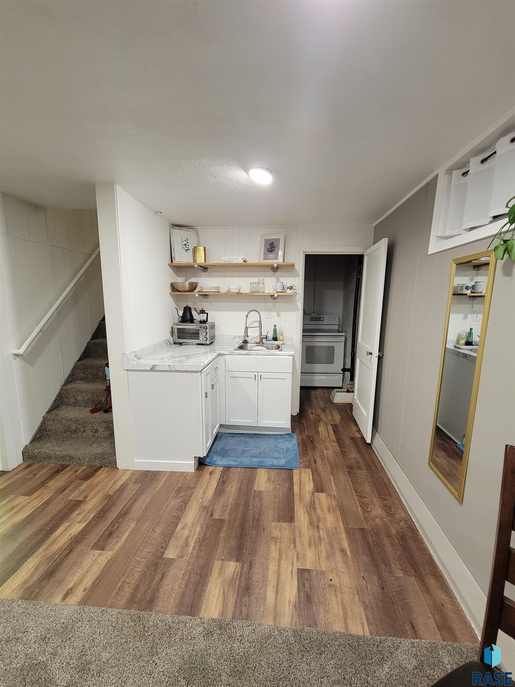 Sioux Falls, South Dakota 57103, United States, 3 Bedrooms Bedrooms, ,2 BathroomsBathrooms,Residential,Contingent,82001