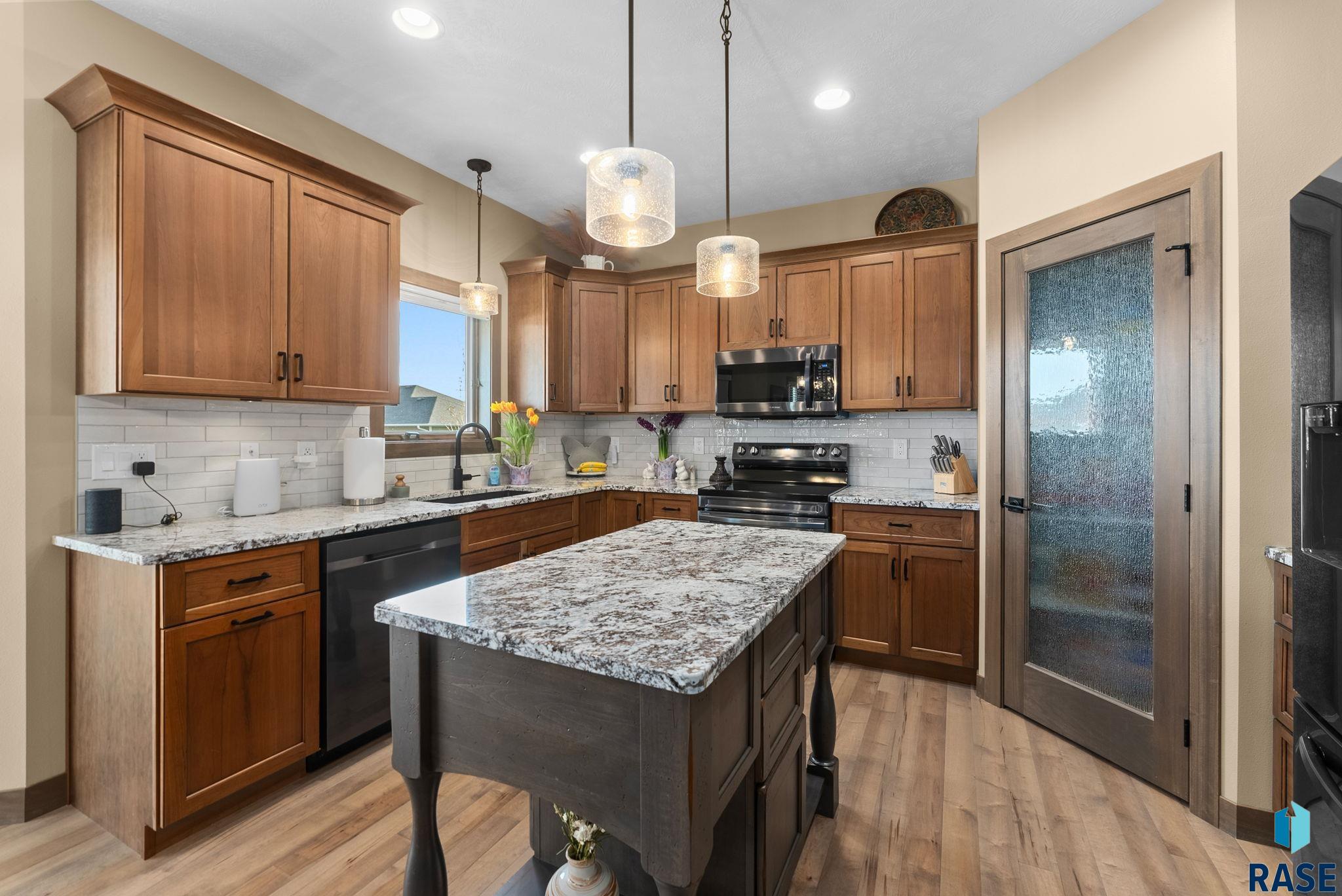 Sioux Falls, South Dakota 57108, United States, 5 Bedrooms Bedrooms, ,3 BathroomsBathrooms,Residential,Active,166865