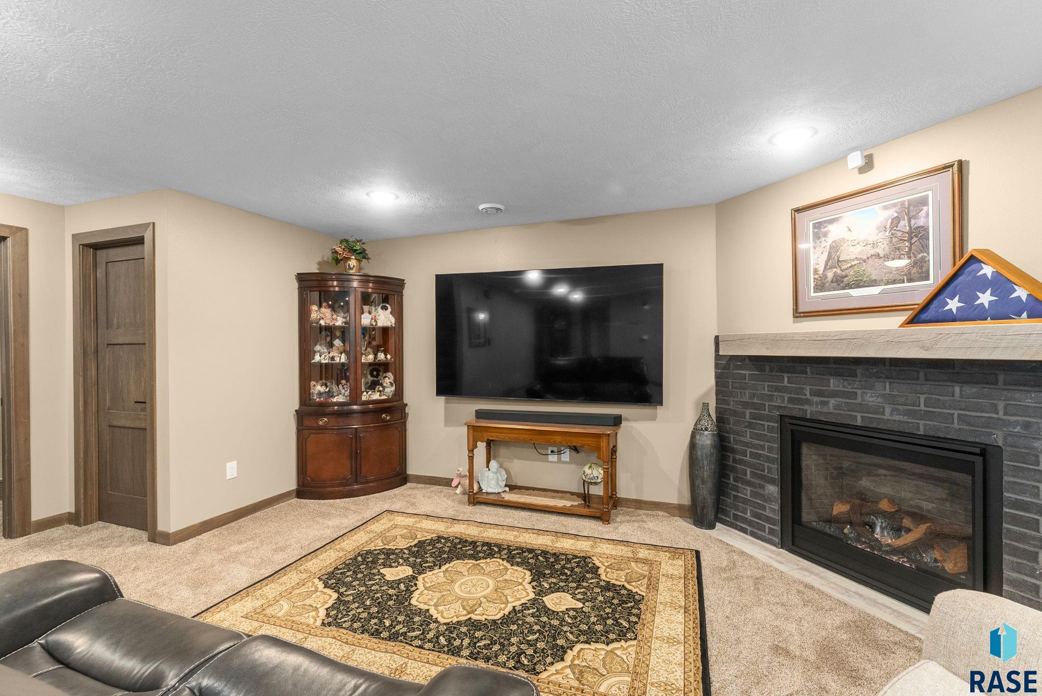 Sioux Falls, South Dakota 57108, United States, 5 Bedrooms Bedrooms, ,3 BathroomsBathrooms,Residential,Active,166865