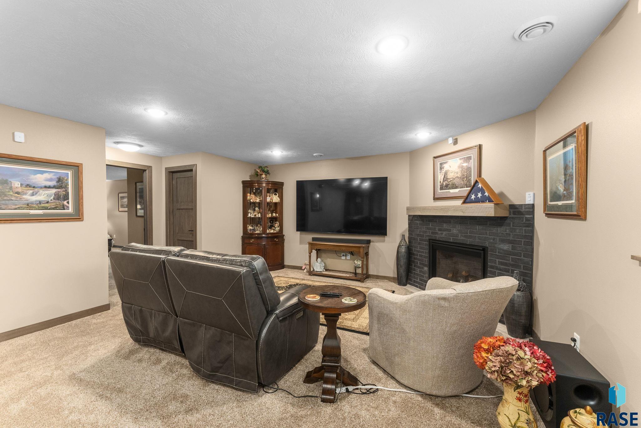 Sioux Falls, South Dakota 57108, United States, 5 Bedrooms Bedrooms, ,3 BathroomsBathrooms,Residential,Active,166865