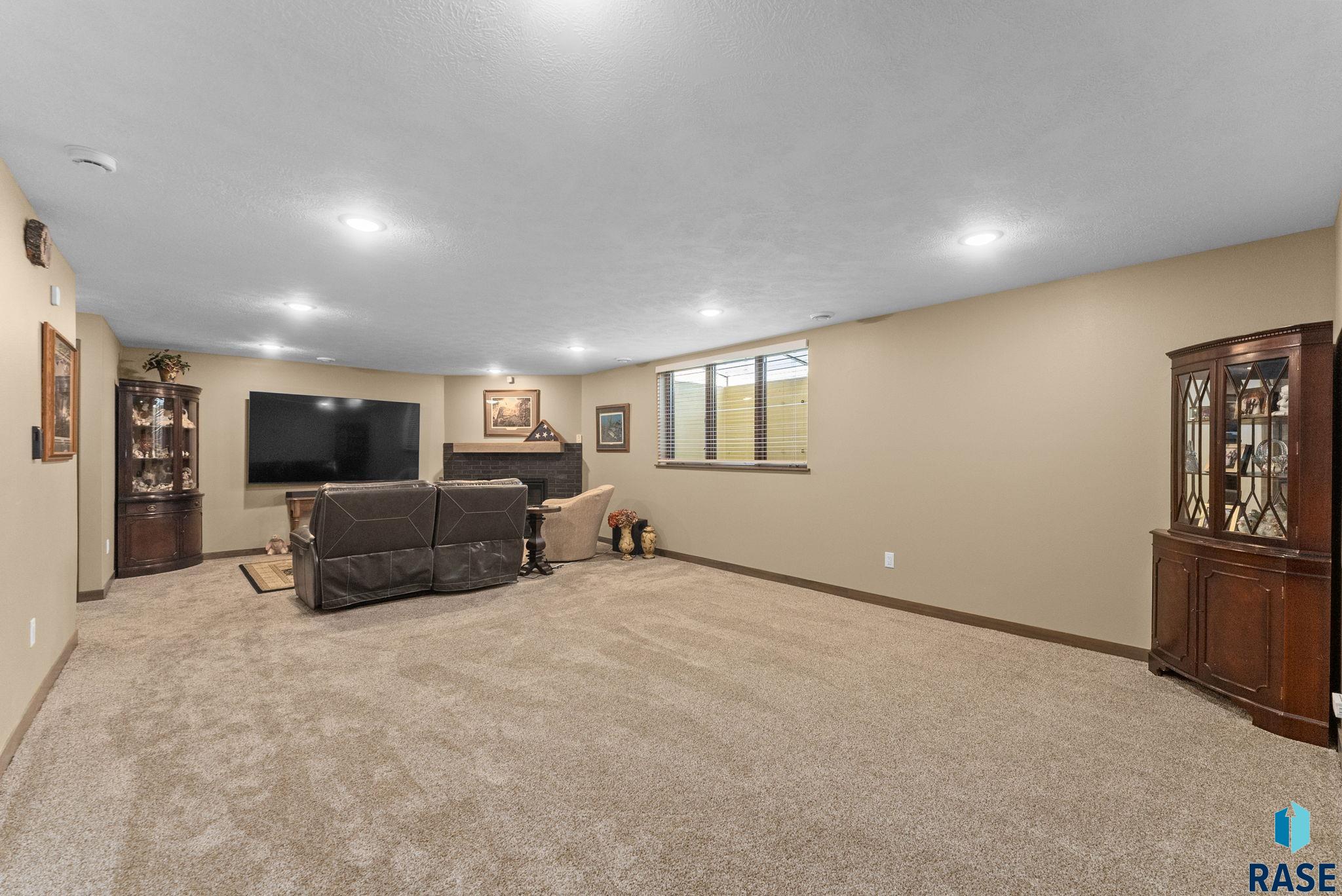 Sioux Falls, South Dakota 57108, United States, 5 Bedrooms Bedrooms, ,3 BathroomsBathrooms,Residential,Active,166865