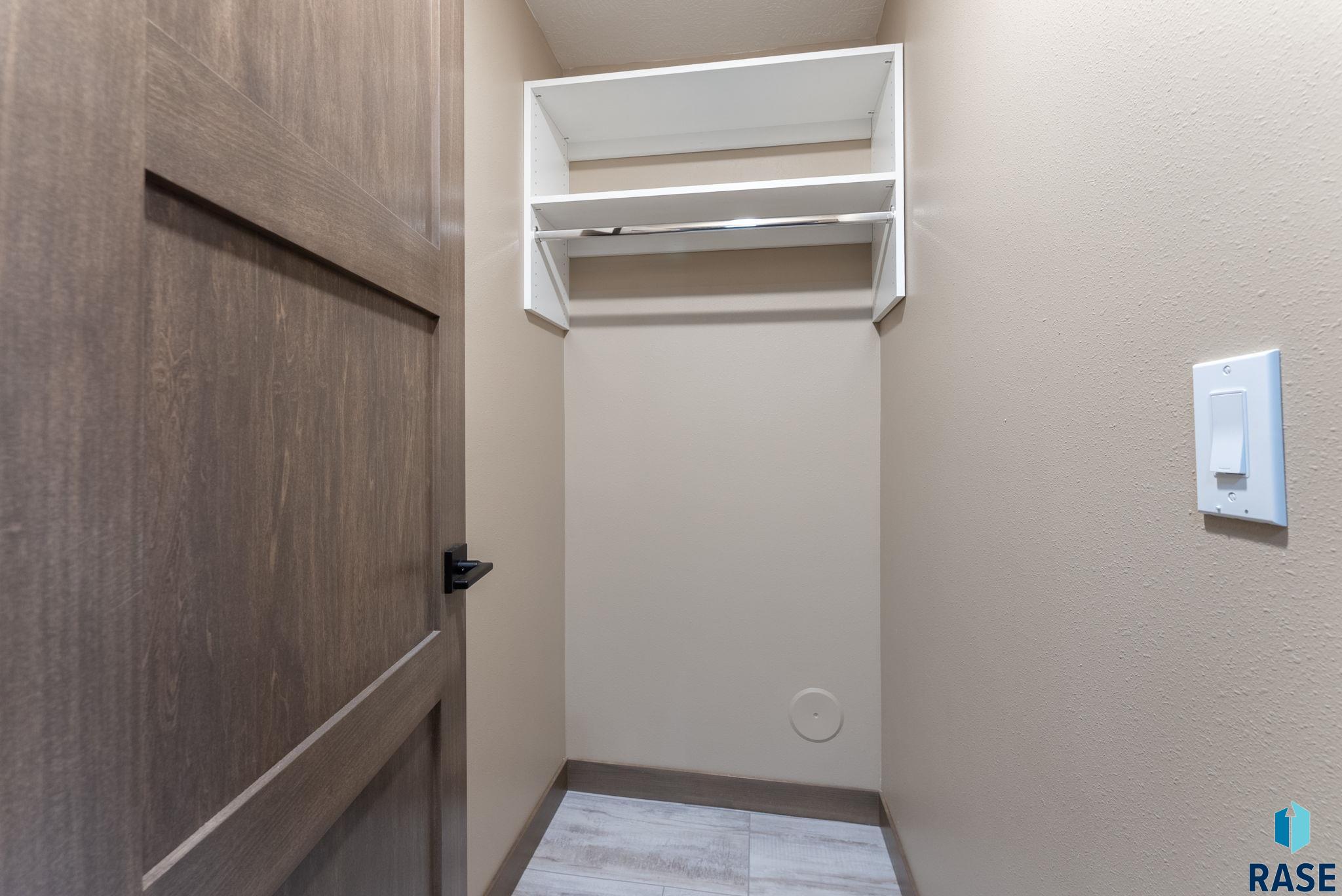 Sioux Falls, South Dakota 57108, United States, 5 Bedrooms Bedrooms, ,3 BathroomsBathrooms,Residential,Active,166865