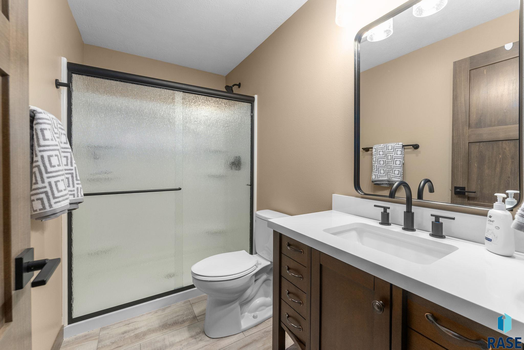 Sioux Falls, South Dakota 57108, United States, 5 Bedrooms Bedrooms, ,3 BathroomsBathrooms,Residential,Active,166865