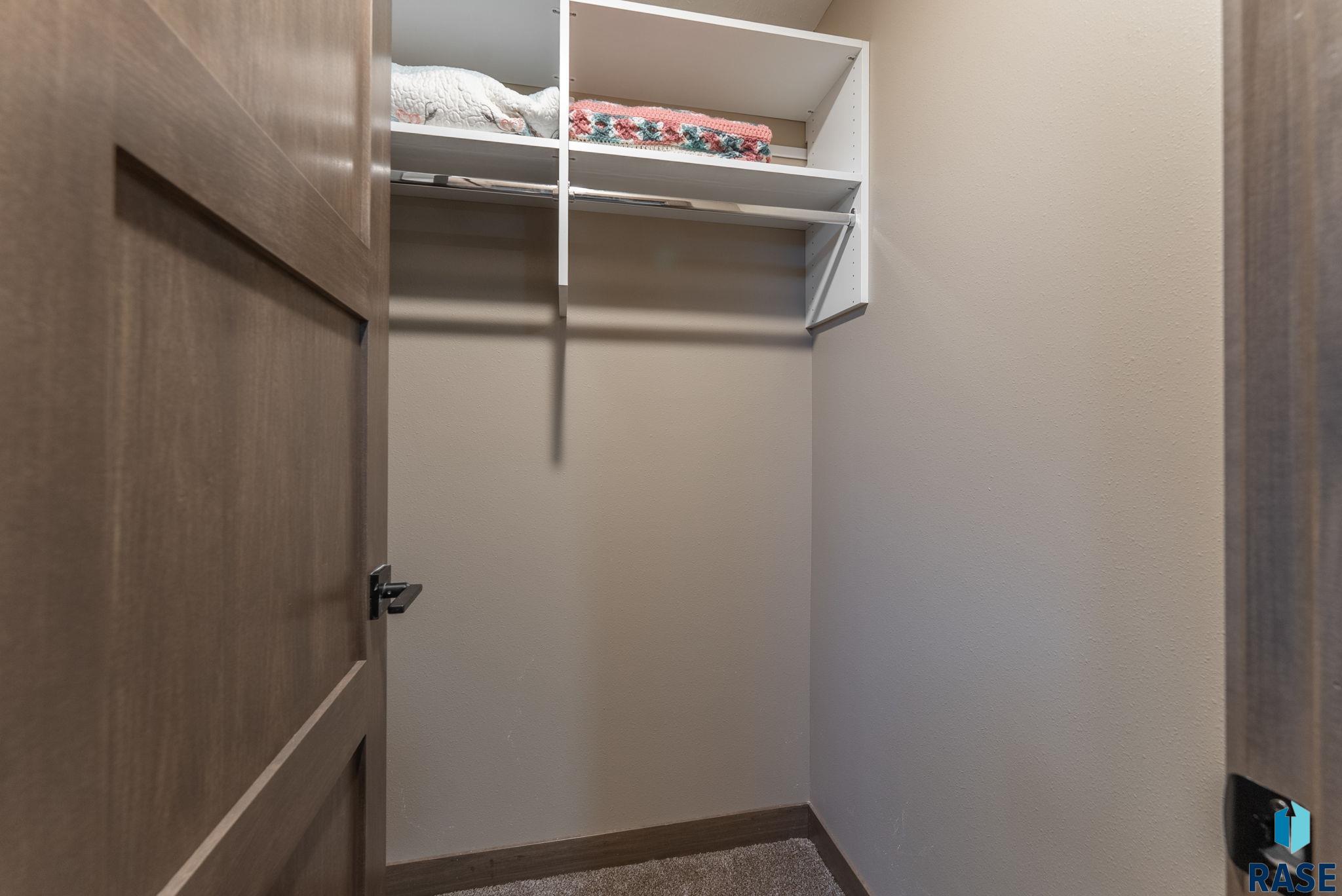 Sioux Falls, South Dakota 57108, United States, 5 Bedrooms Bedrooms, ,3 BathroomsBathrooms,Residential,Active,166865