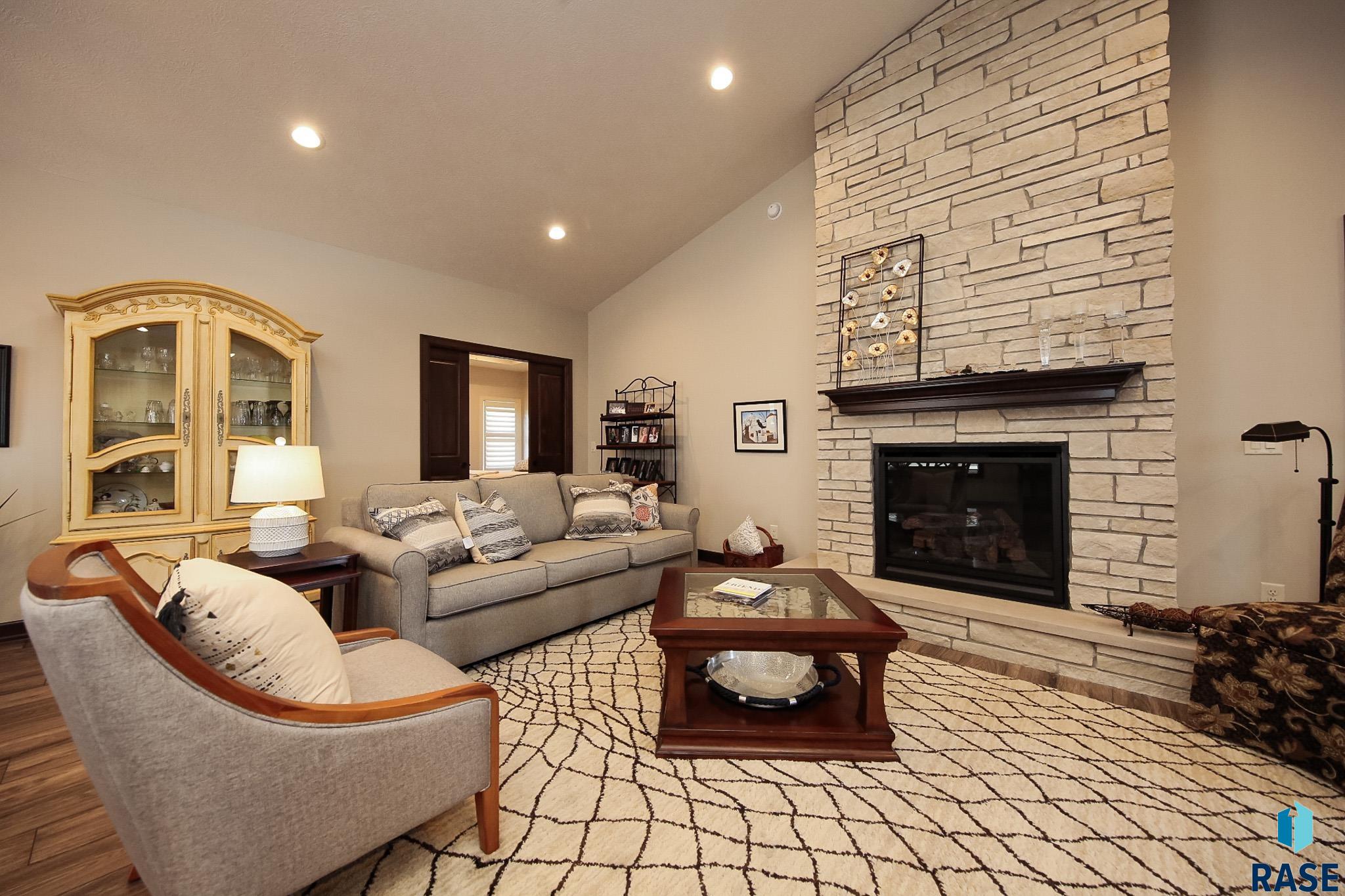 6217 S Cimarron Pl Place, Sioux Falls, South Dakota image 2