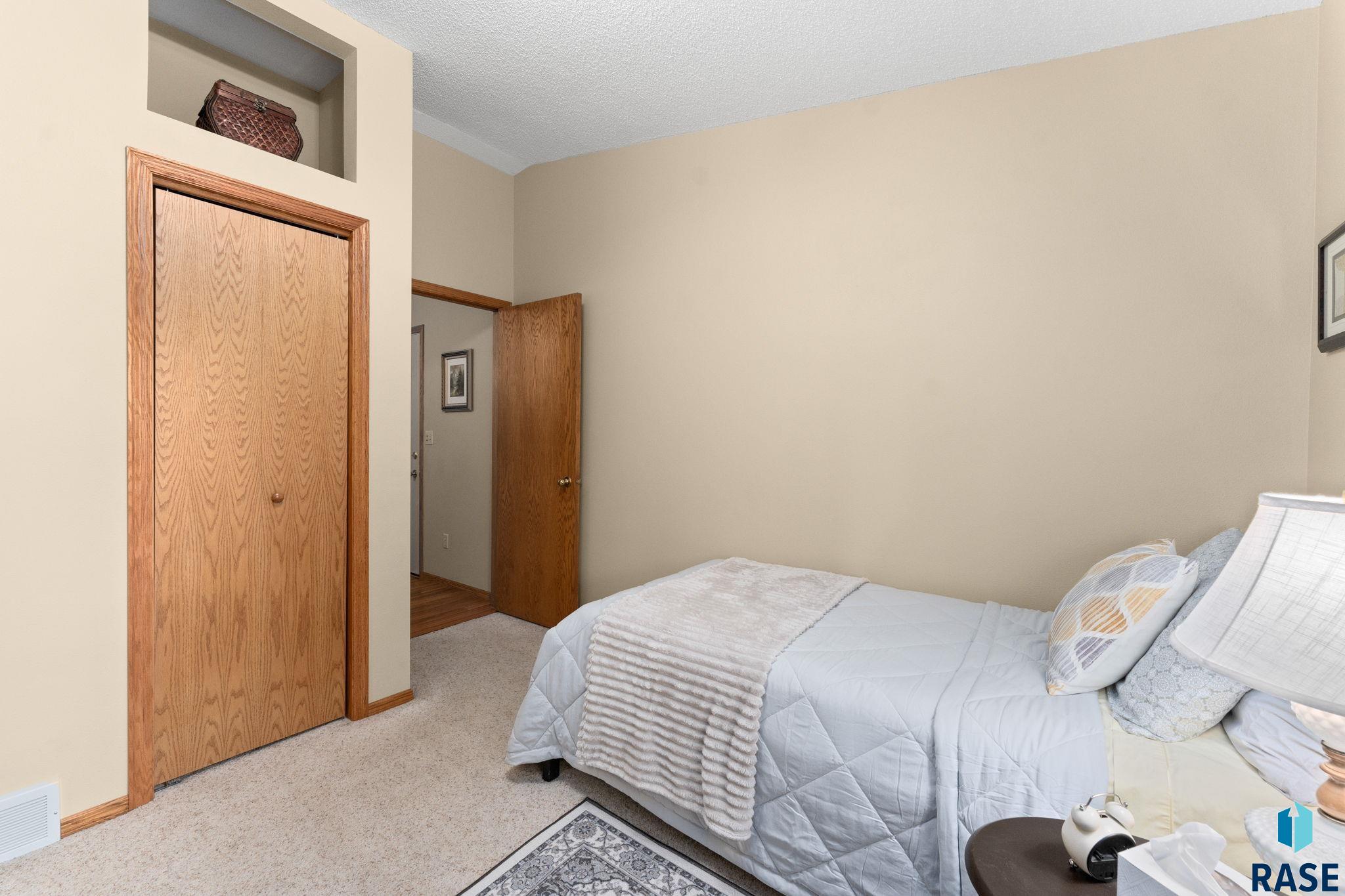 2212 S Oxford Ave Avenue, Sioux Falls, New Jersey image 6