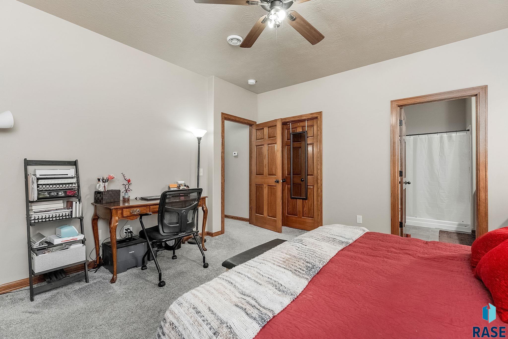 Sioux Falls, South Dakota 57106, United States, 3 Bedrooms Bedrooms, ,2 BathroomsBathrooms,Residential,Contingent,22116