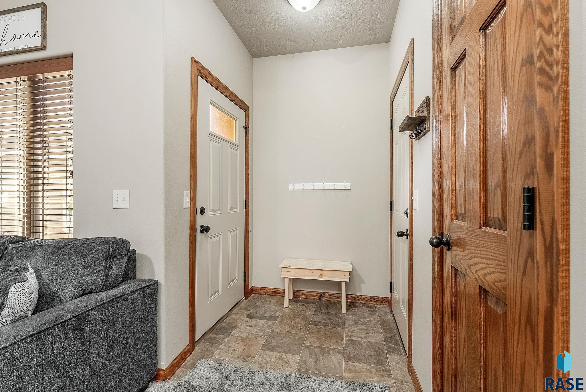 Sioux Falls, South Dakota 57106, United States, 3 Bedrooms Bedrooms, ,2 BathroomsBathrooms,Residential,Contingent,22116