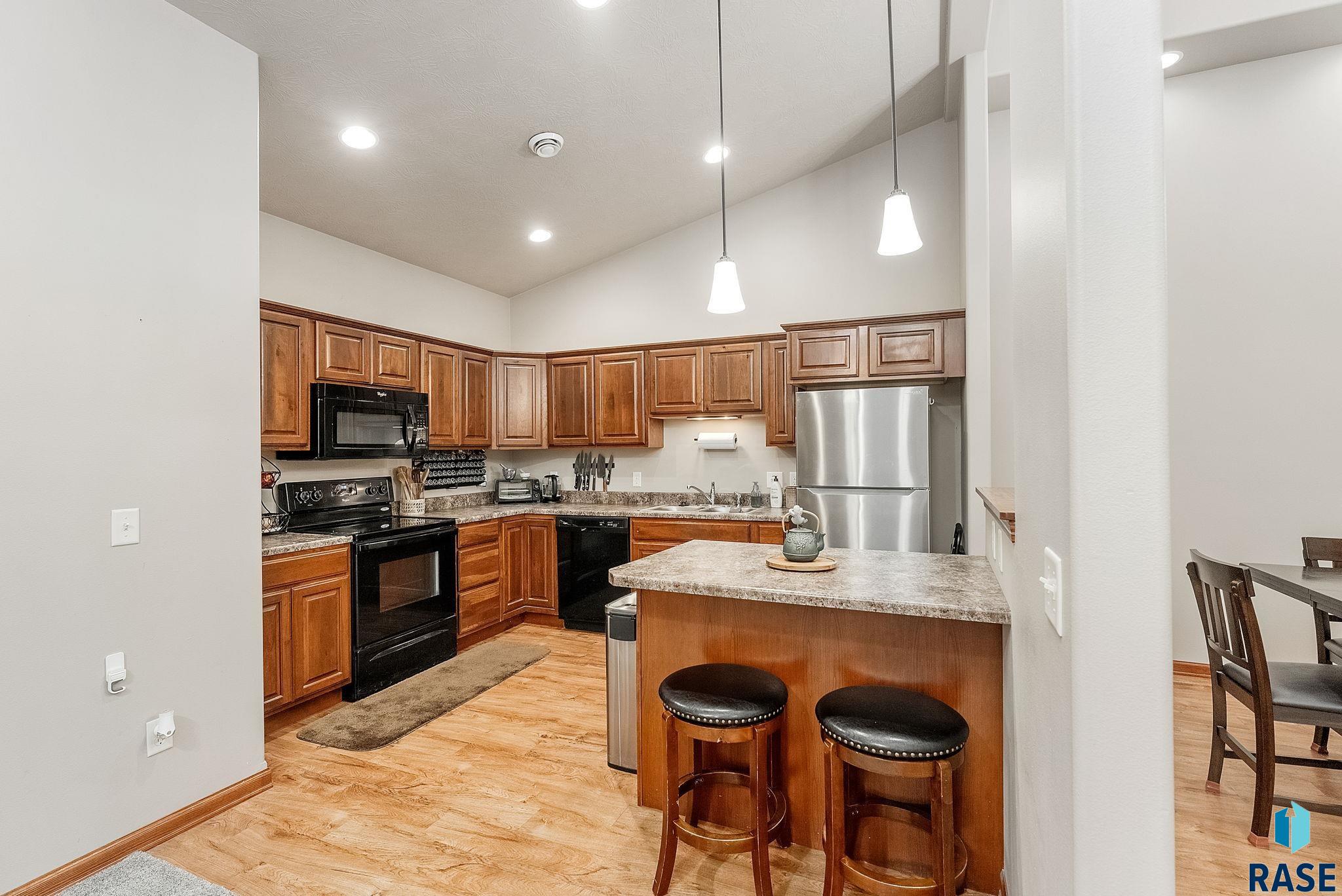 Sioux Falls, South Dakota 57106, United States, 3 Bedrooms Bedrooms, ,2 BathroomsBathrooms,Residential,Contingent,22116