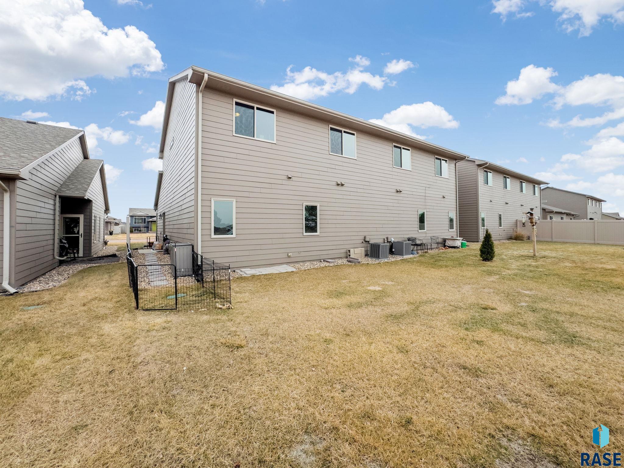 Sioux Falls, South Dakota 57106, United States, 3 Bedrooms Bedrooms, ,2 BathroomsBathrooms,Residential,Contingent,22116