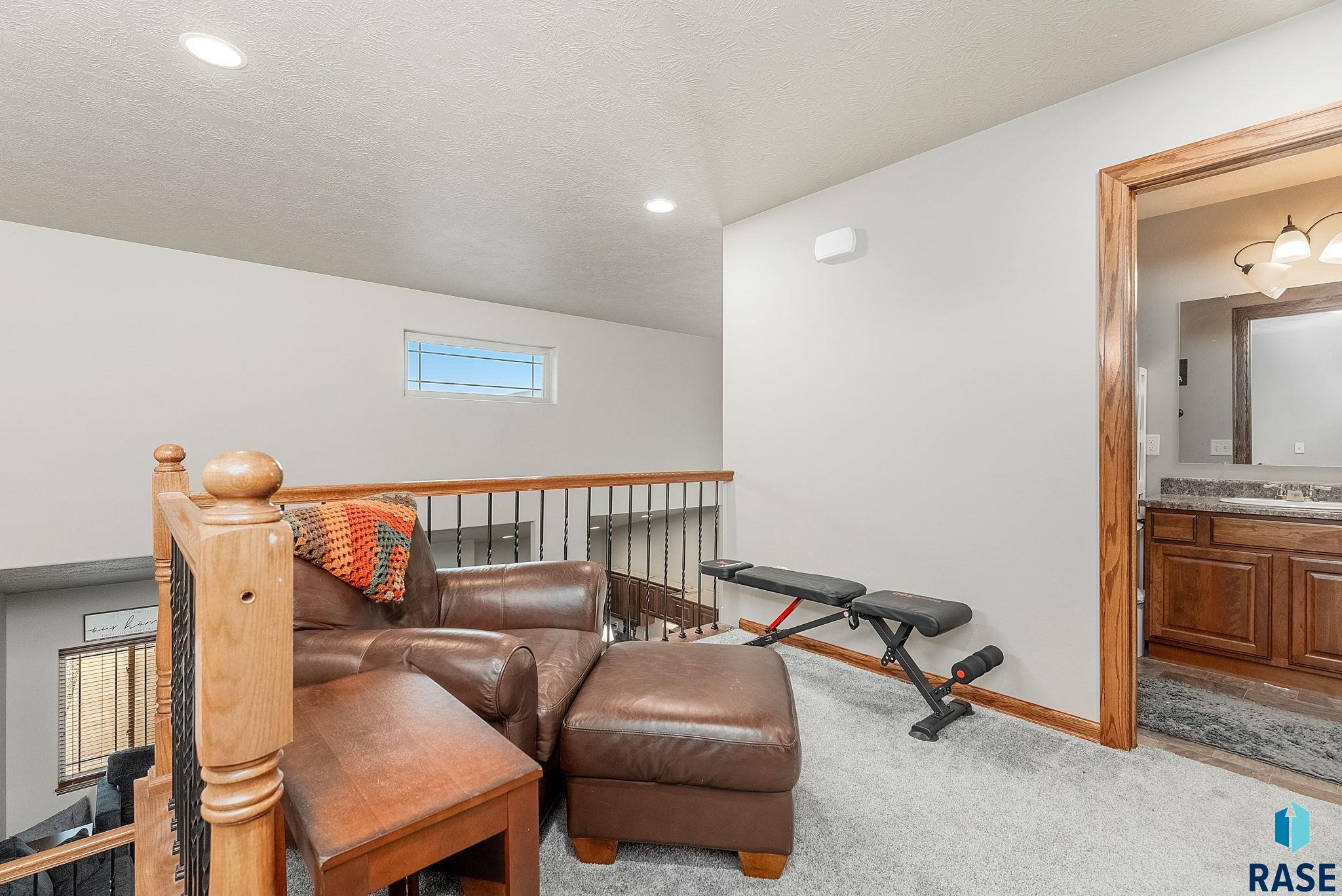 Sioux Falls, South Dakota 57106, United States, 3 Bedrooms Bedrooms, ,2 BathroomsBathrooms,Residential,Contingent,22116