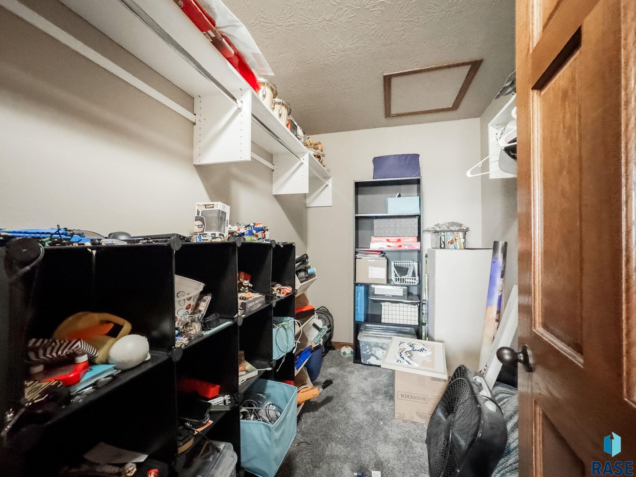 Sioux Falls, South Dakota 57106, United States, 3 Bedrooms Bedrooms, ,2 BathroomsBathrooms,Residential,Contingent,22116