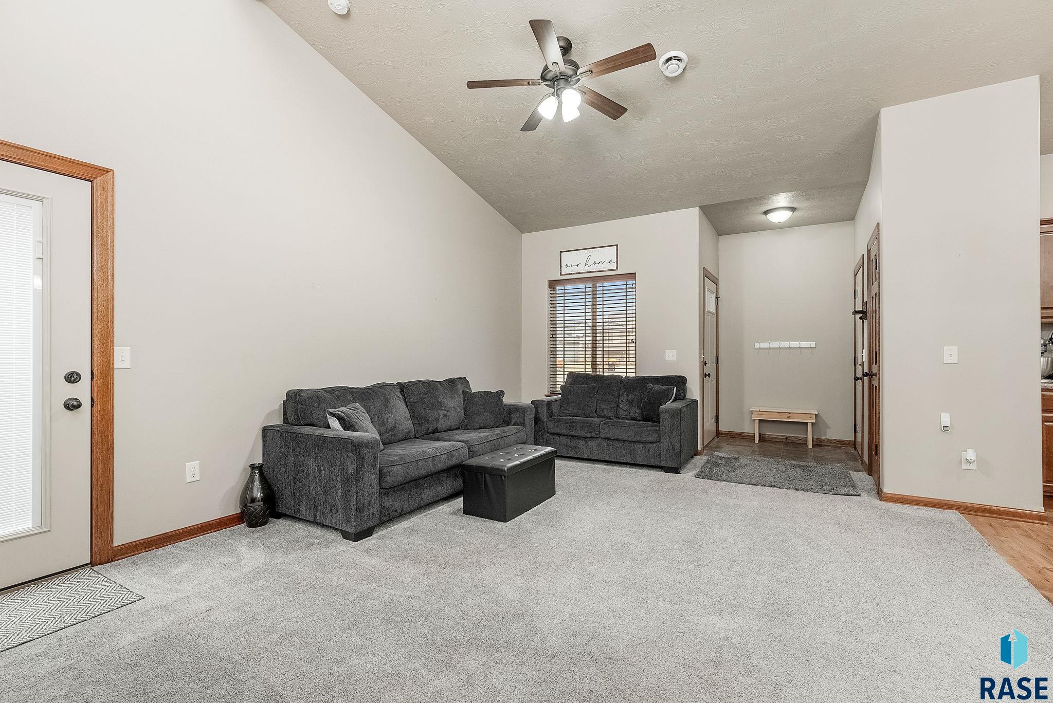 Sioux Falls, South Dakota 57106, United States, 3 Bedrooms Bedrooms, ,2 BathroomsBathrooms,Residential,Contingent,22116