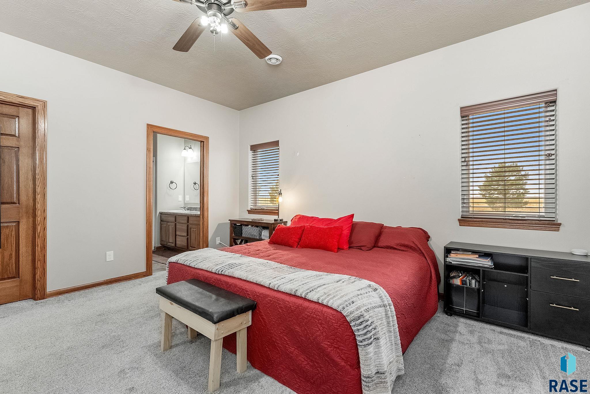 Sioux Falls, South Dakota 57106, United States, 3 Bedrooms Bedrooms, ,2 BathroomsBathrooms,Residential,Contingent,22116