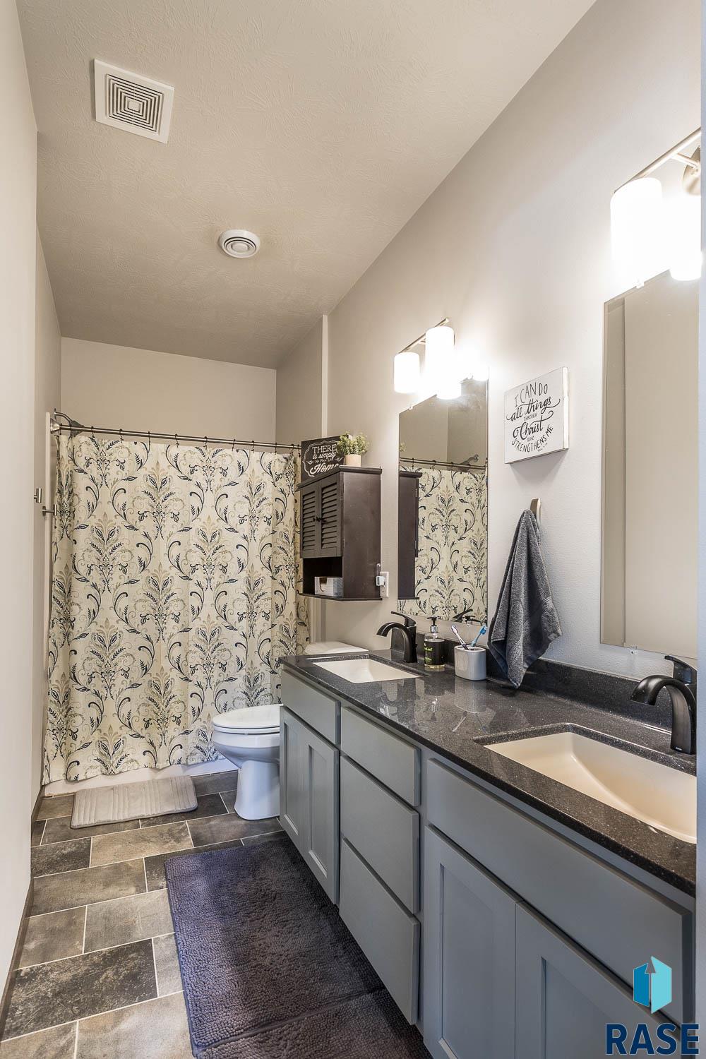 2569 E Meadowside Pl Place #11, Sioux Falls, South Dakota image 16