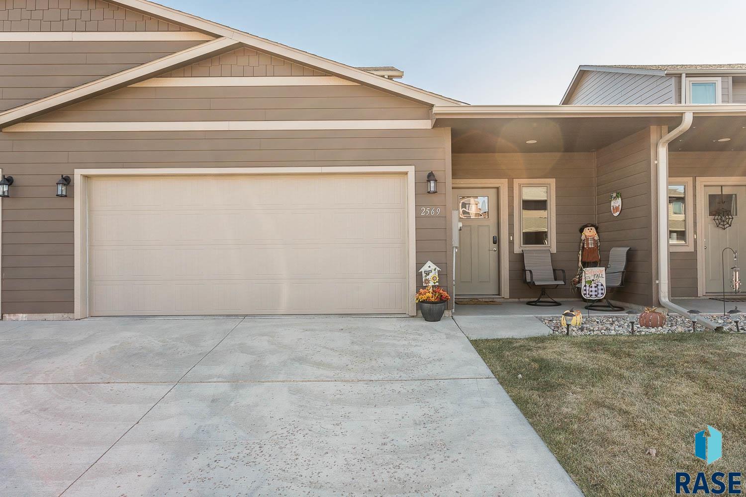 2569 E Meadowside Pl Place #11, Sioux Falls, South Dakota image 2