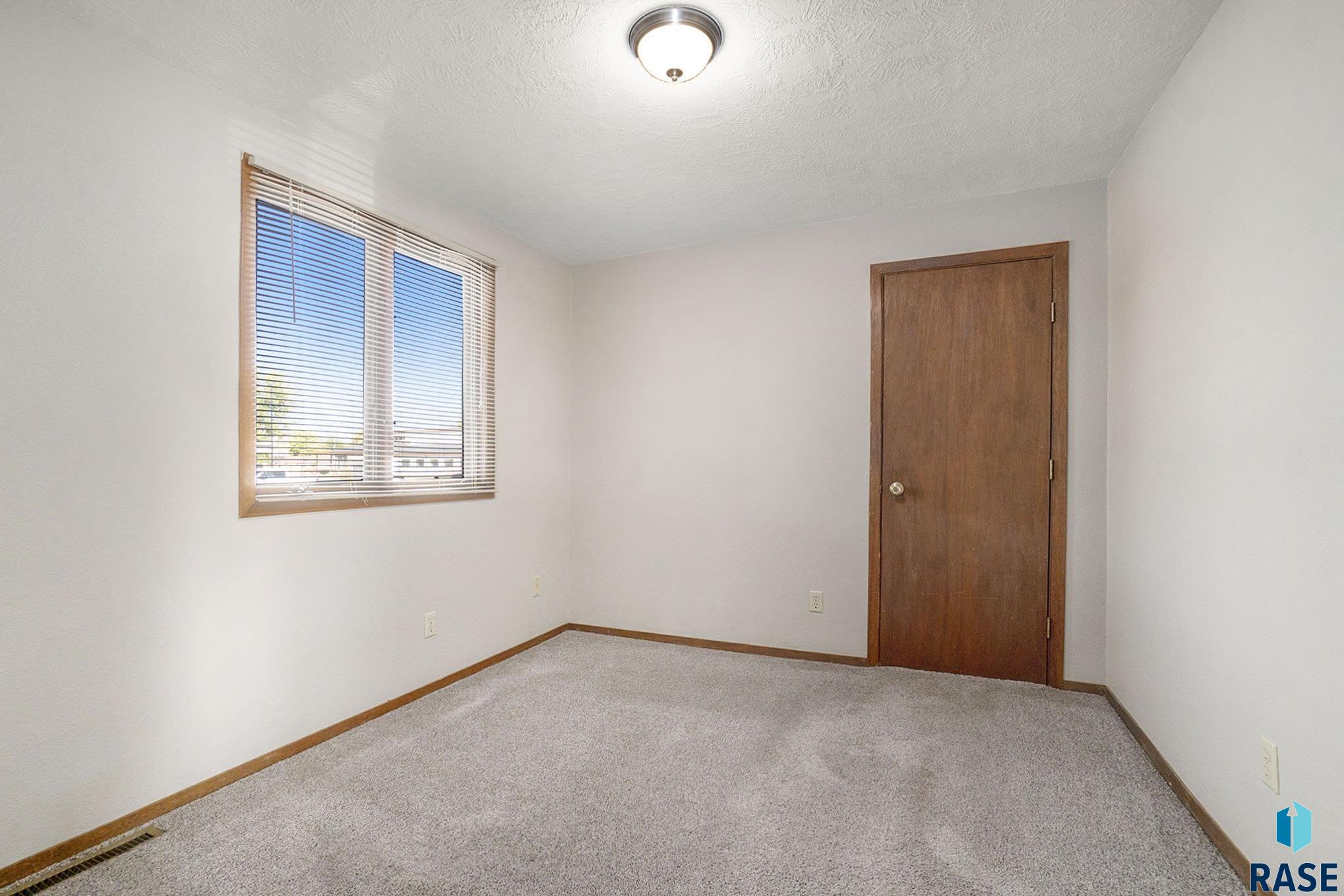 1512 W 7th St Street, Sioux Falls, South Dakota image 11