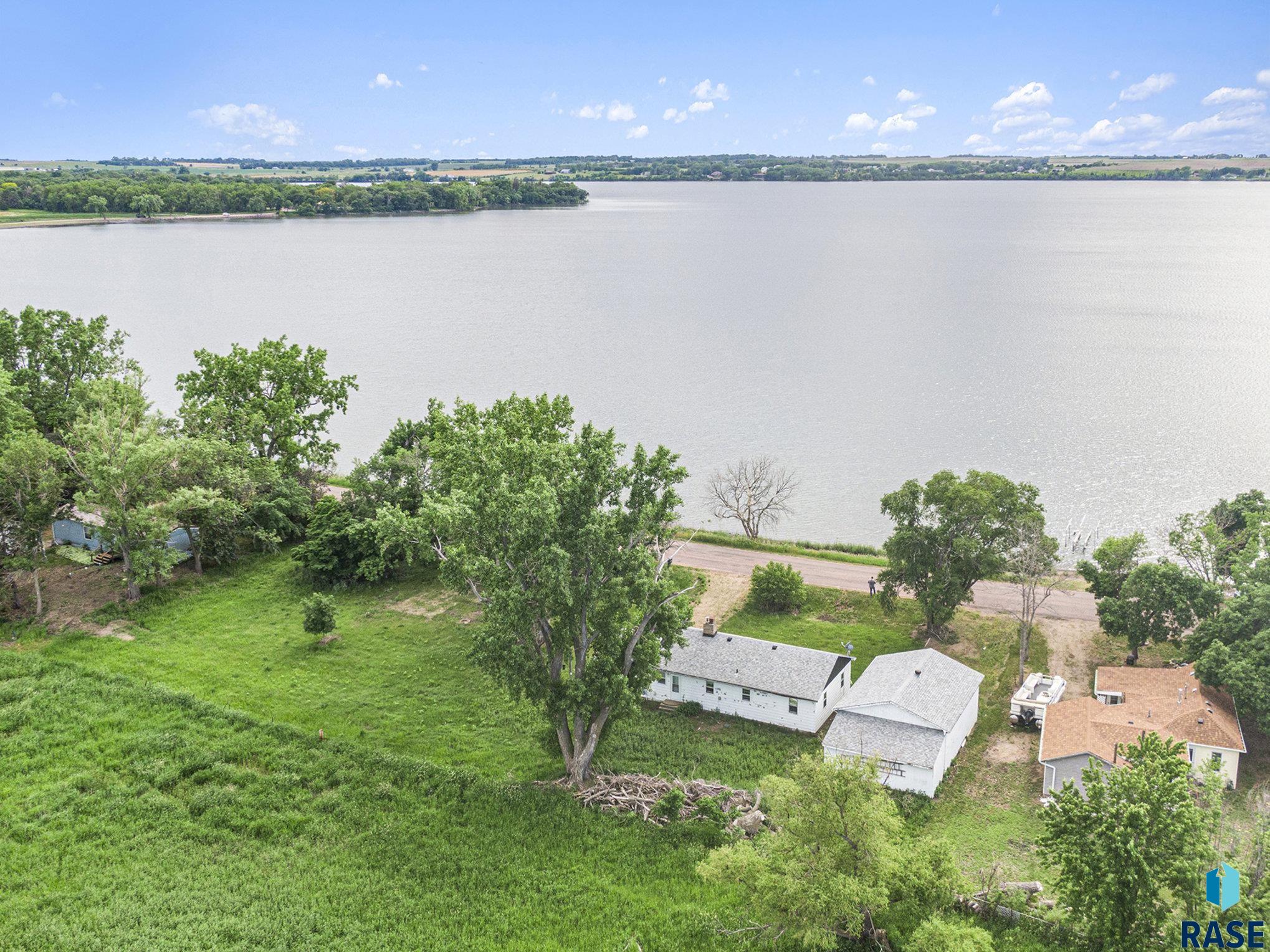 1540 Territorial Rd Road, Madison, South Dakota image 3