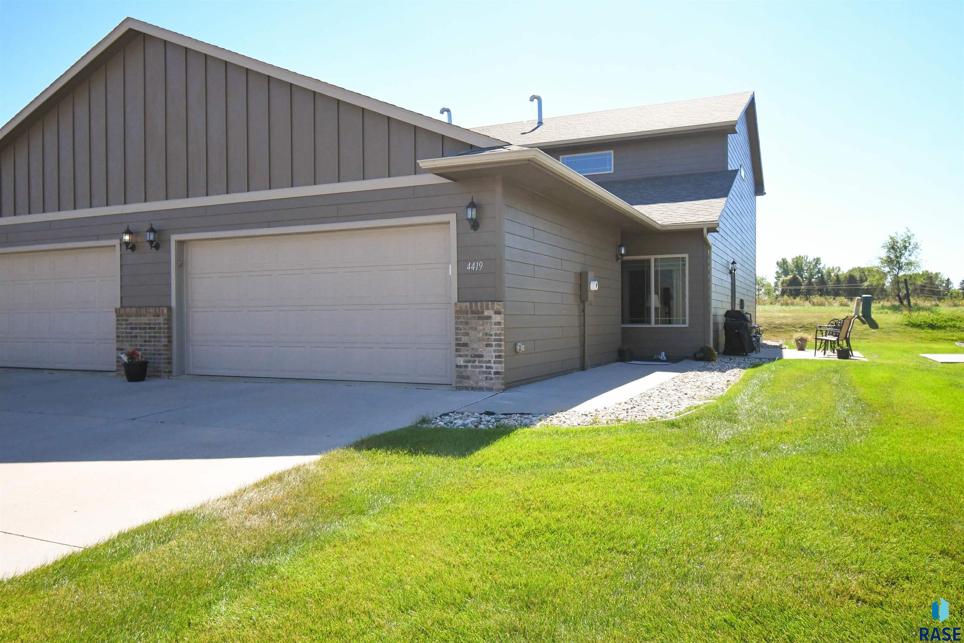 4419 W Shipton St Street, Sioux Falls, South Dakota image 1