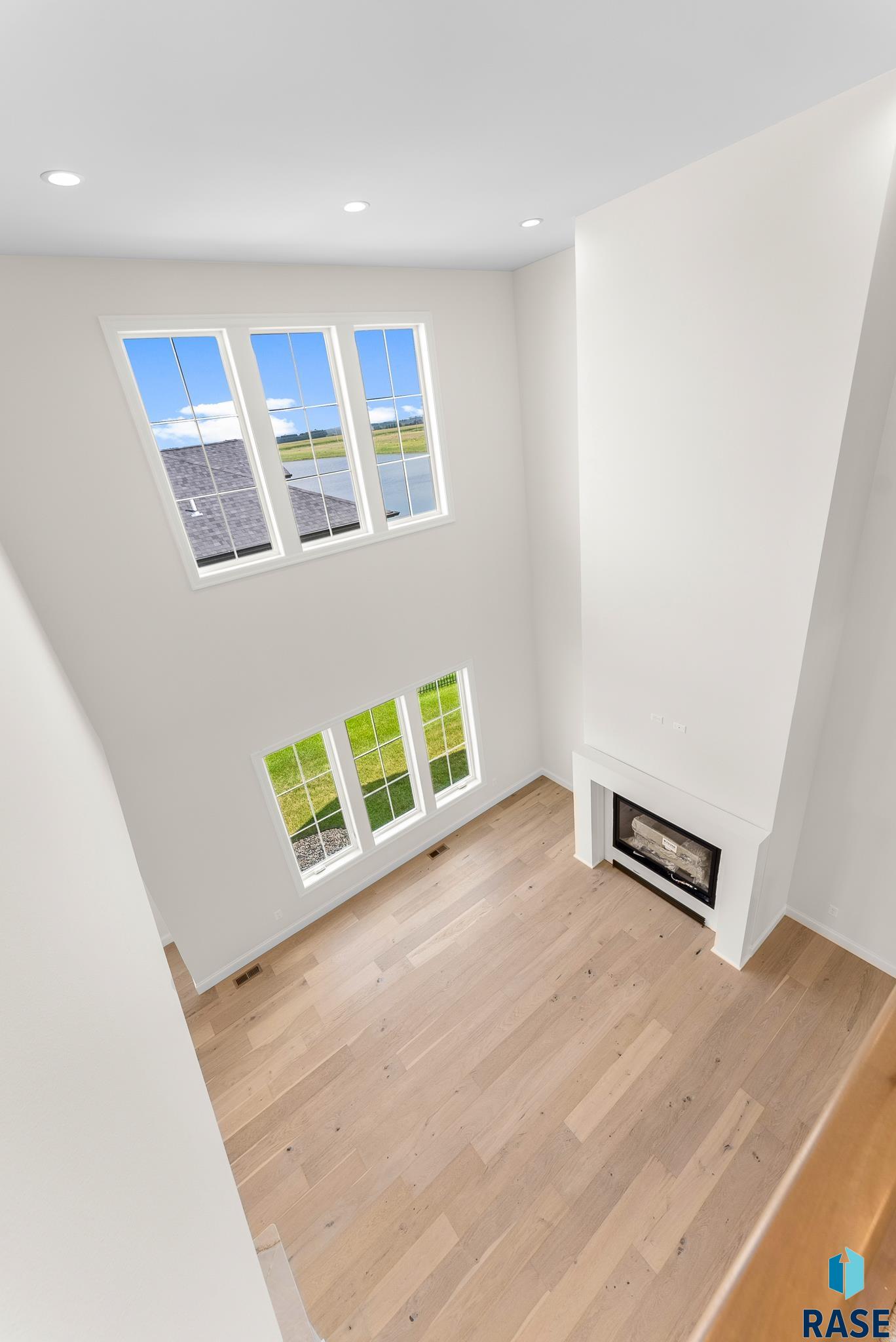 Harrisburg, South Dakota 57032, United States, 4 Bedrooms Bedrooms, ,3 BathroomsBathrooms,Residential,Pending,46880