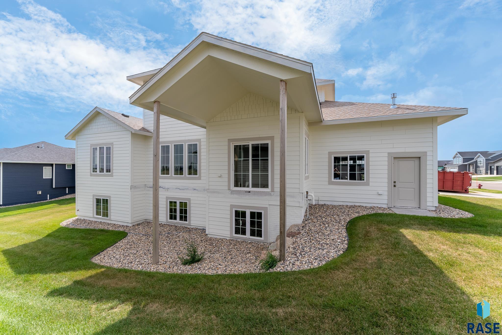 Harrisburg, South Dakota 57032, United States, 4 Bedrooms Bedrooms, ,3 BathroomsBathrooms,Residential,Pending,46880