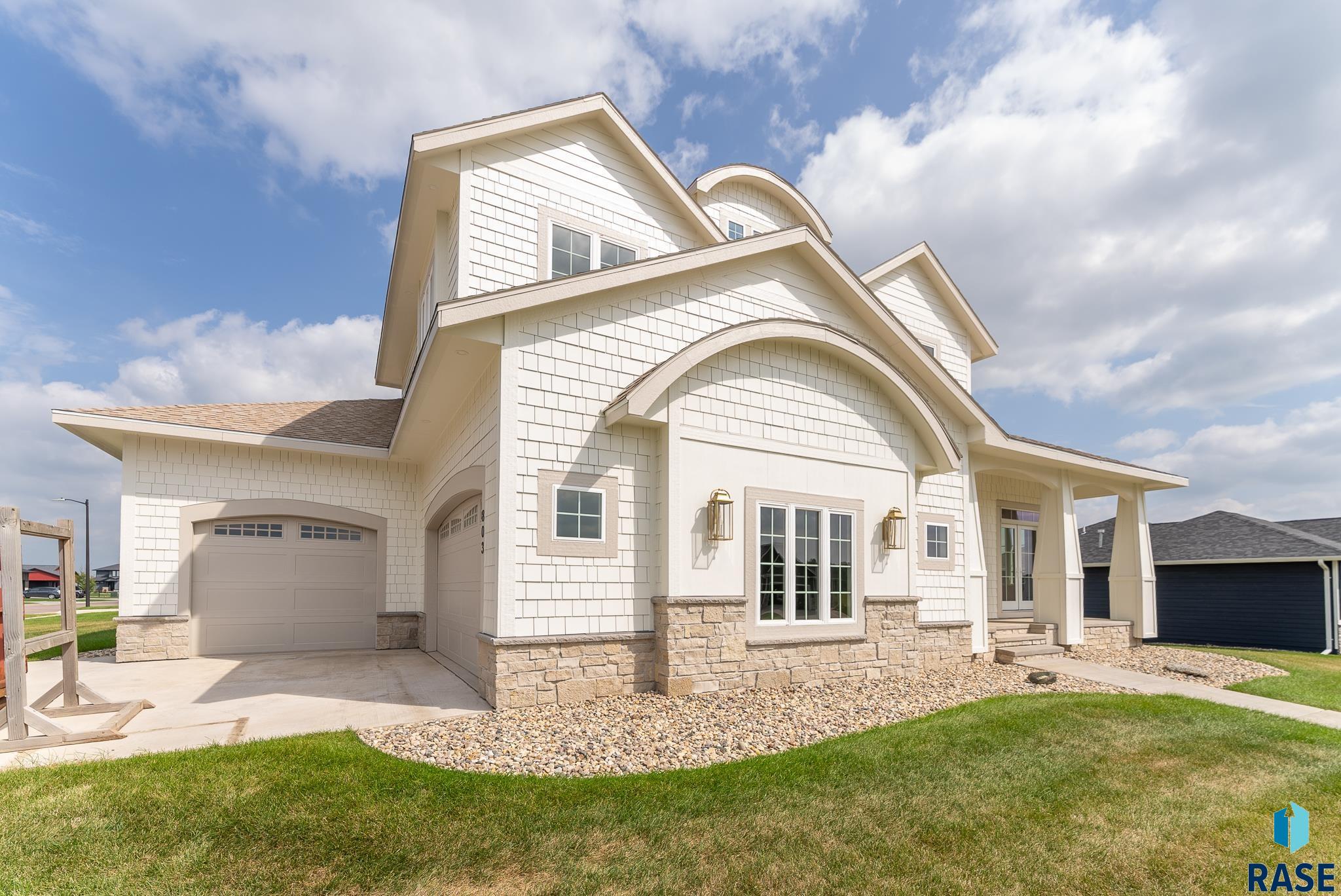 Harrisburg, South Dakota 57032, United States, 4 Bedrooms Bedrooms, ,3 BathroomsBathrooms,Residential,Pending,46880