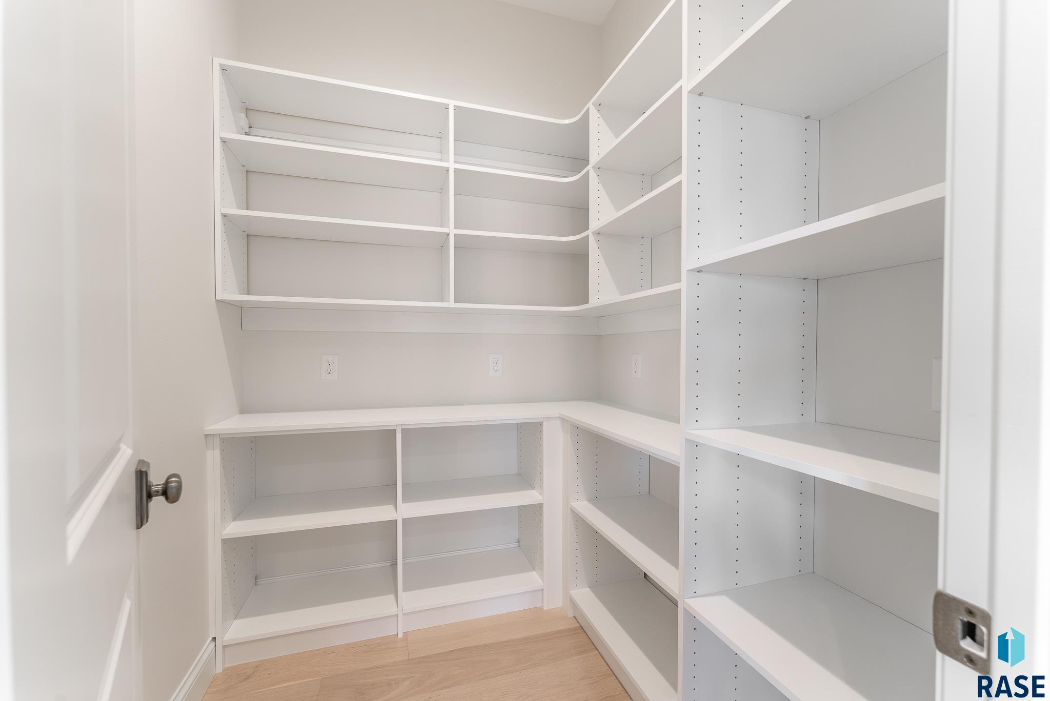 Harrisburg, South Dakota 57032, United States, 4 Bedrooms Bedrooms, ,3 BathroomsBathrooms,Residential,Pending,46880