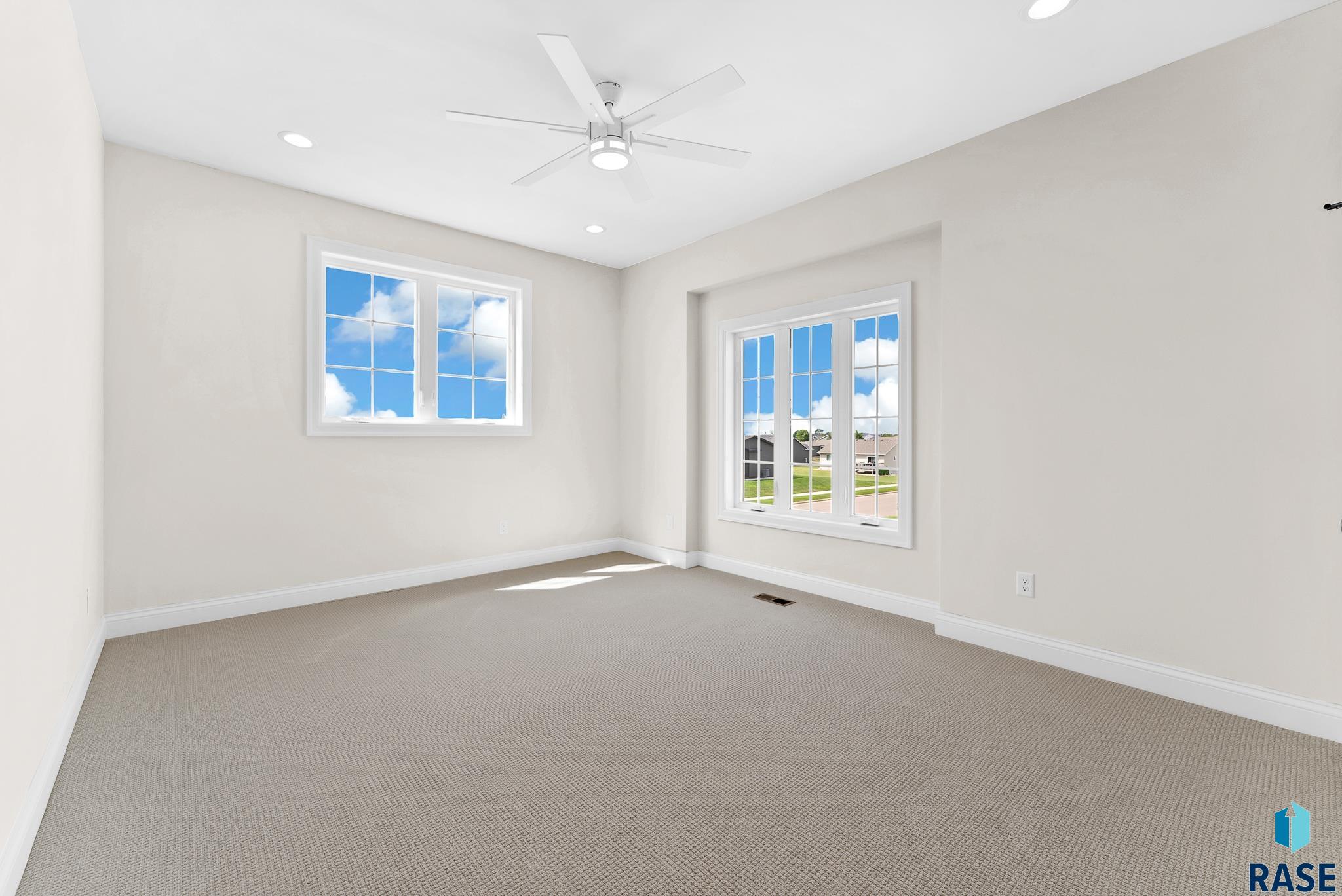 Harrisburg, South Dakota 57032, United States, 4 Bedrooms Bedrooms, ,3 BathroomsBathrooms,Residential,Pending,46880