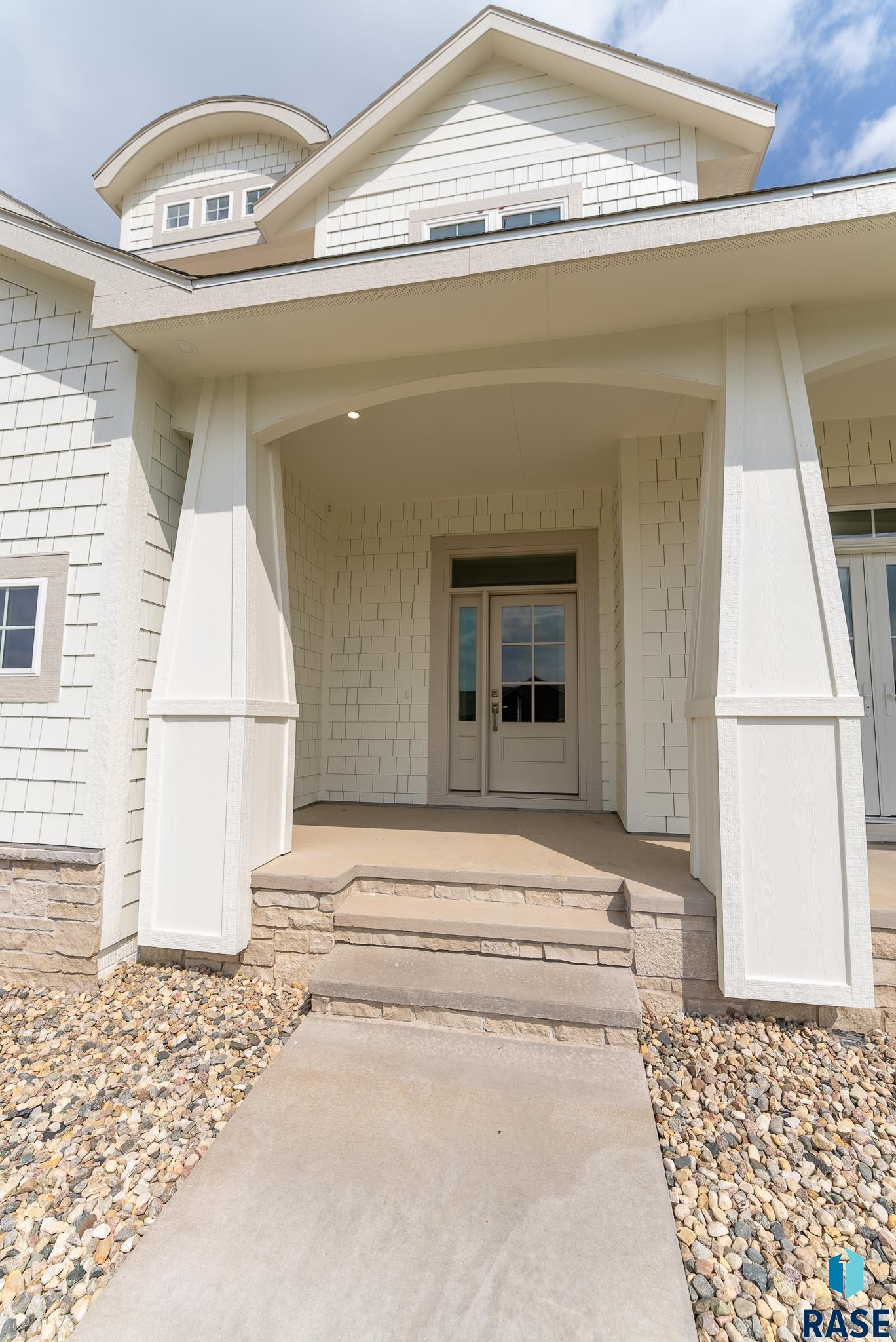 Harrisburg, South Dakota 57032, United States, 4 Bedrooms Bedrooms, ,3 BathroomsBathrooms,Residential,Pending,46880