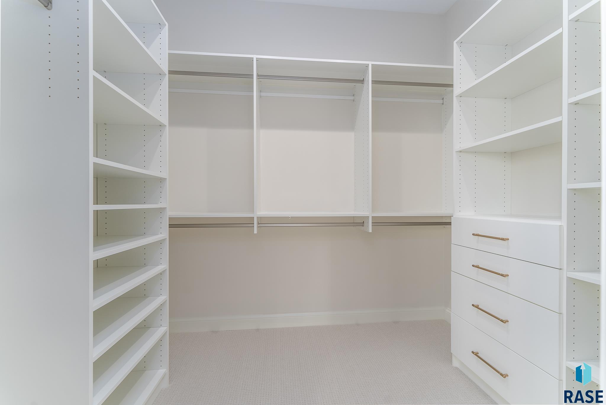 Harrisburg, South Dakota 57032, United States, 4 Bedrooms Bedrooms, ,3 BathroomsBathrooms,Residential,Pending,46880